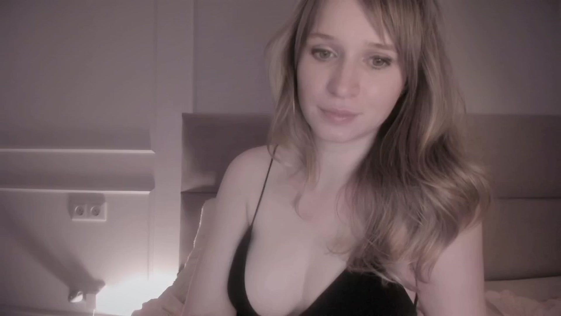 Gallery image thumbnail from Speculoos_'s myfreecams stream on, 08/26/2024, 19:49 image 17 of 20