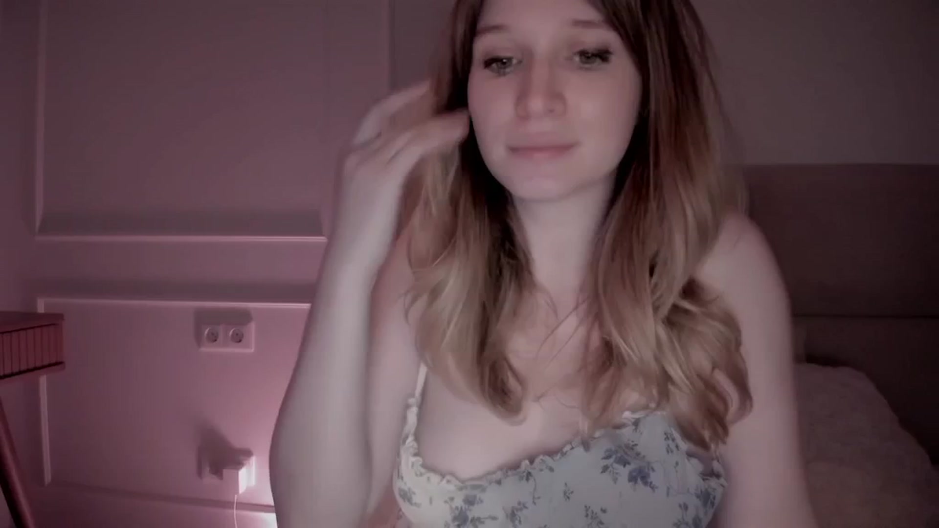 Gallery image thumbnail from Speculoos_'s myfreecams stream on, 10/09/2024, 20:11 image 17 of 20
