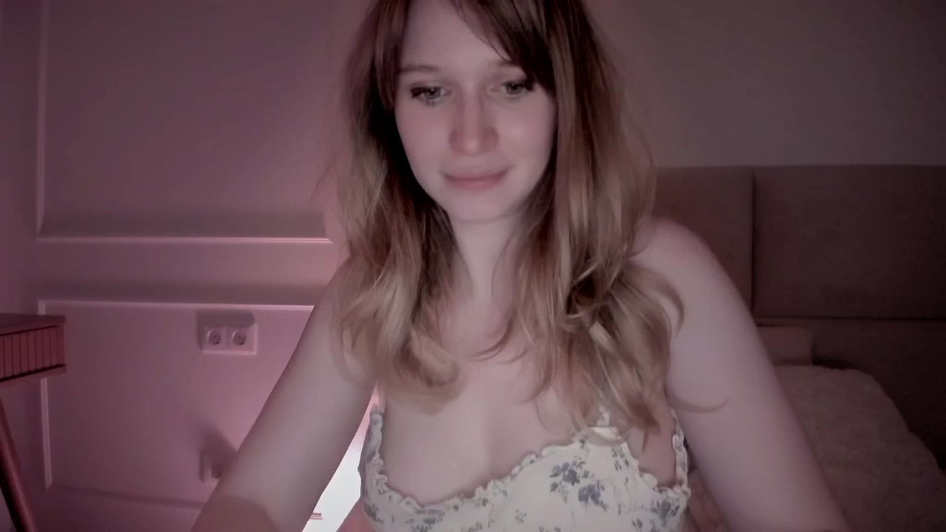 Gallery image thumbnail from Speculoos_'s myfreecams stream on, 10/09/2024, 20:11 image 15 of 20