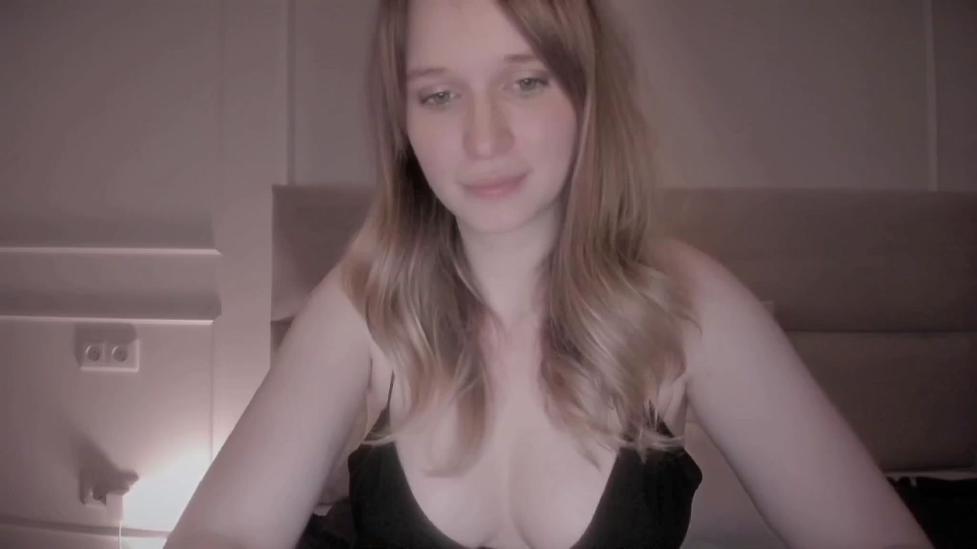Gallery image thumbnail from Speculoos_'s myfreecams stream on, 10/27/2024, 20:31 image 8 of 20
