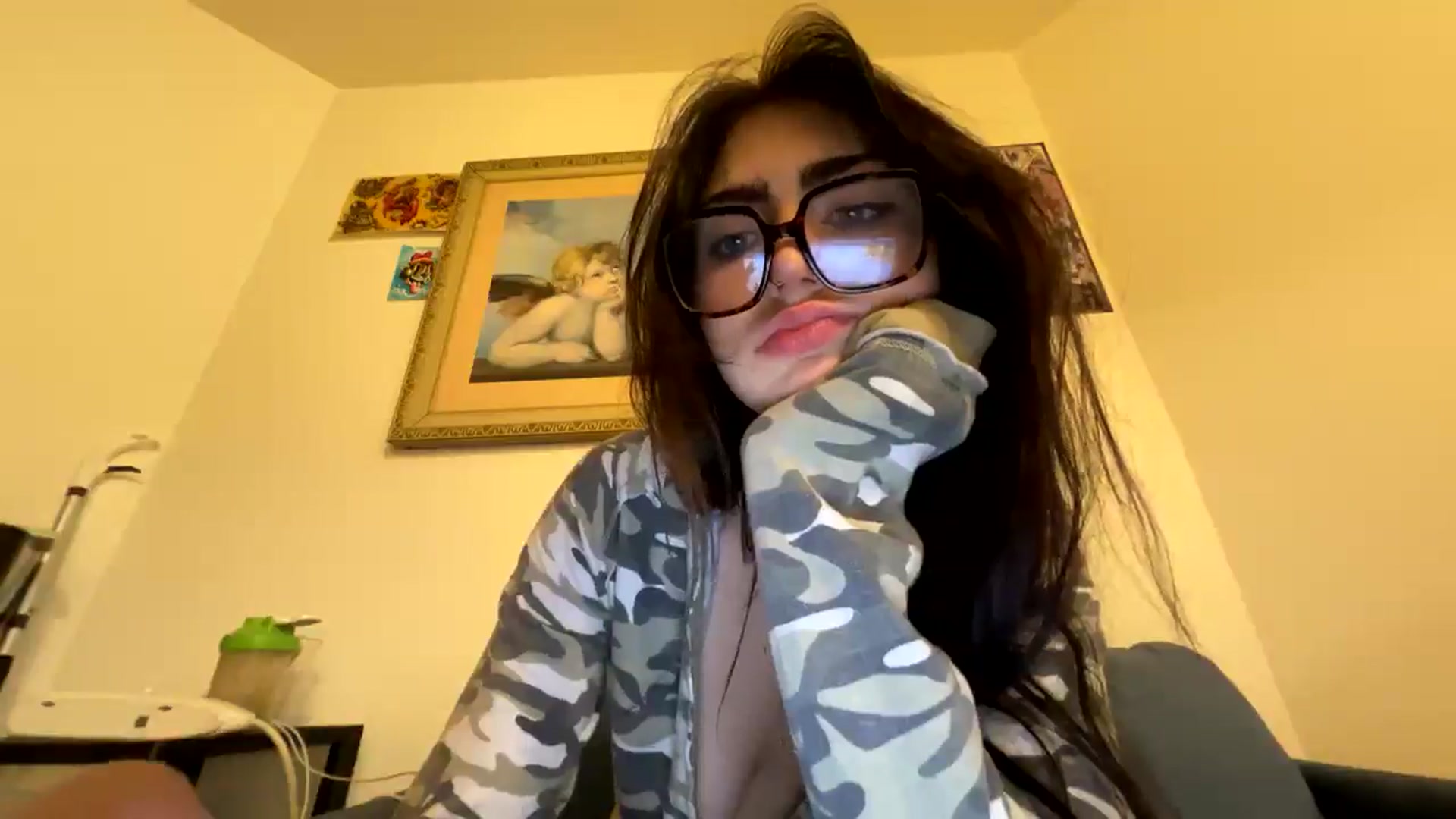 Gallery image thumbnail from SpencerJune's myfreecams stream on, 12/19/2024, 05:13 image 10 of 20