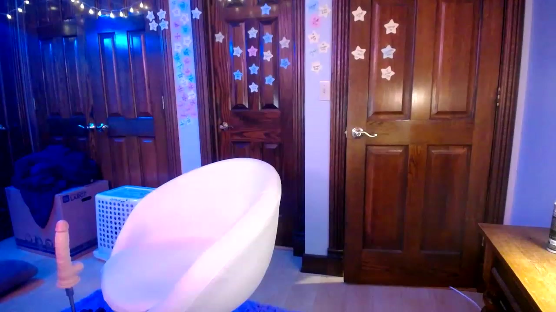 Gallery image thumbnail from Sphenoids's myfreecams stream on, 11/17/2022, 02:35 image 4 of 20