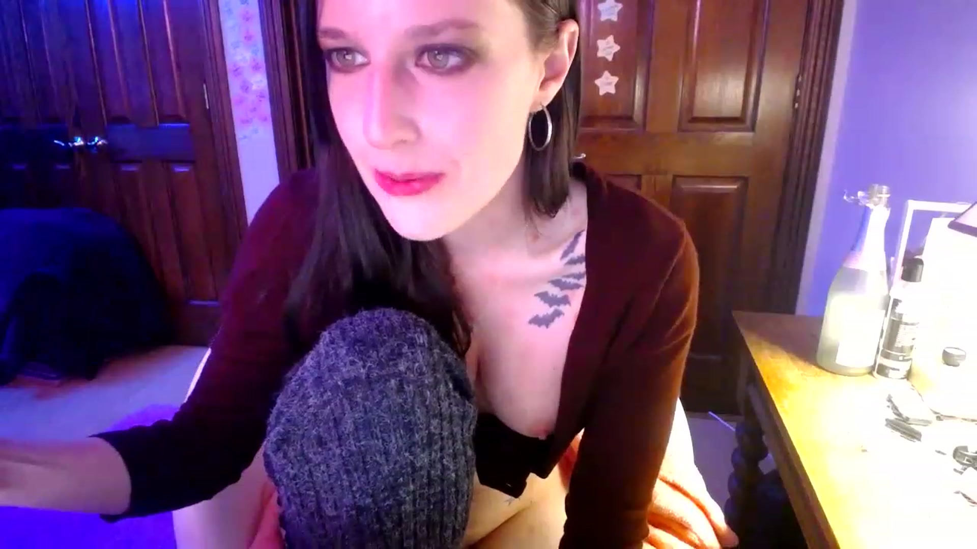Gallery image thumbnail from Sphenoids's myfreecams stream on, 12/01/2022, 08:10 image 18 of 20