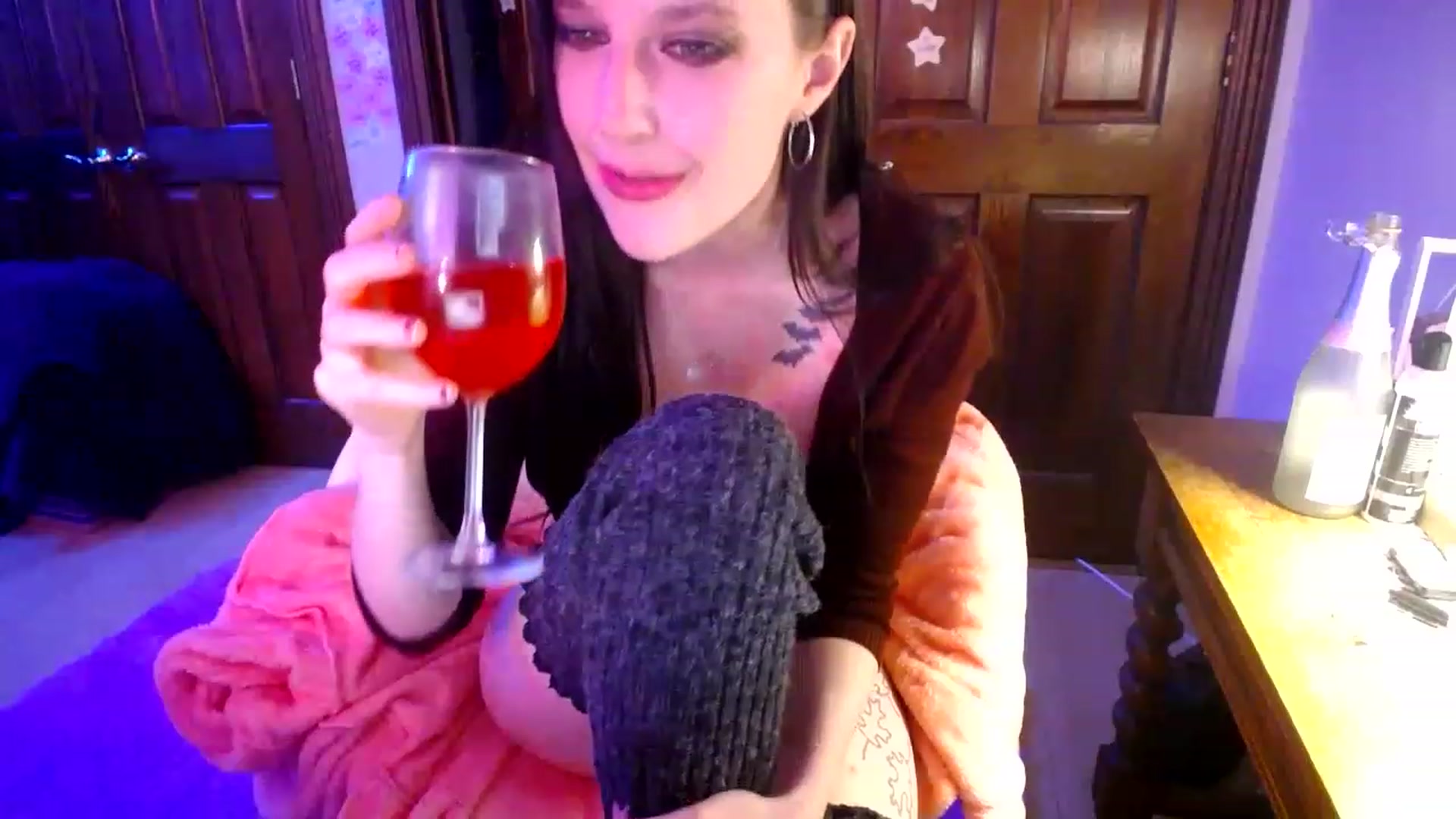 Gallery image thumbnail from Sphenoids's myfreecams stream on, 12/01/2022, 08:10 image 10 of 20