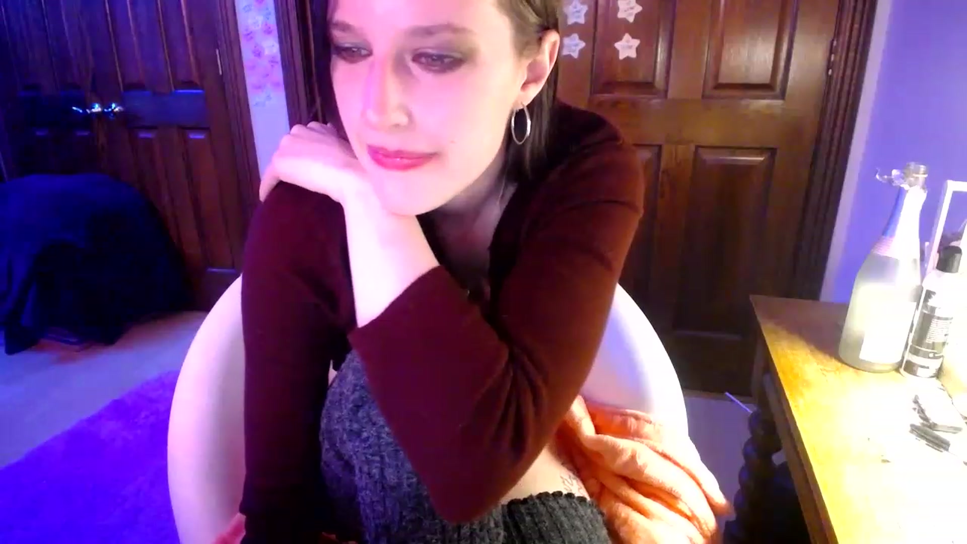 Gallery image thumbnail from Sphenoids's myfreecams stream on, 12/01/2022, 08:10 image 17 of 20