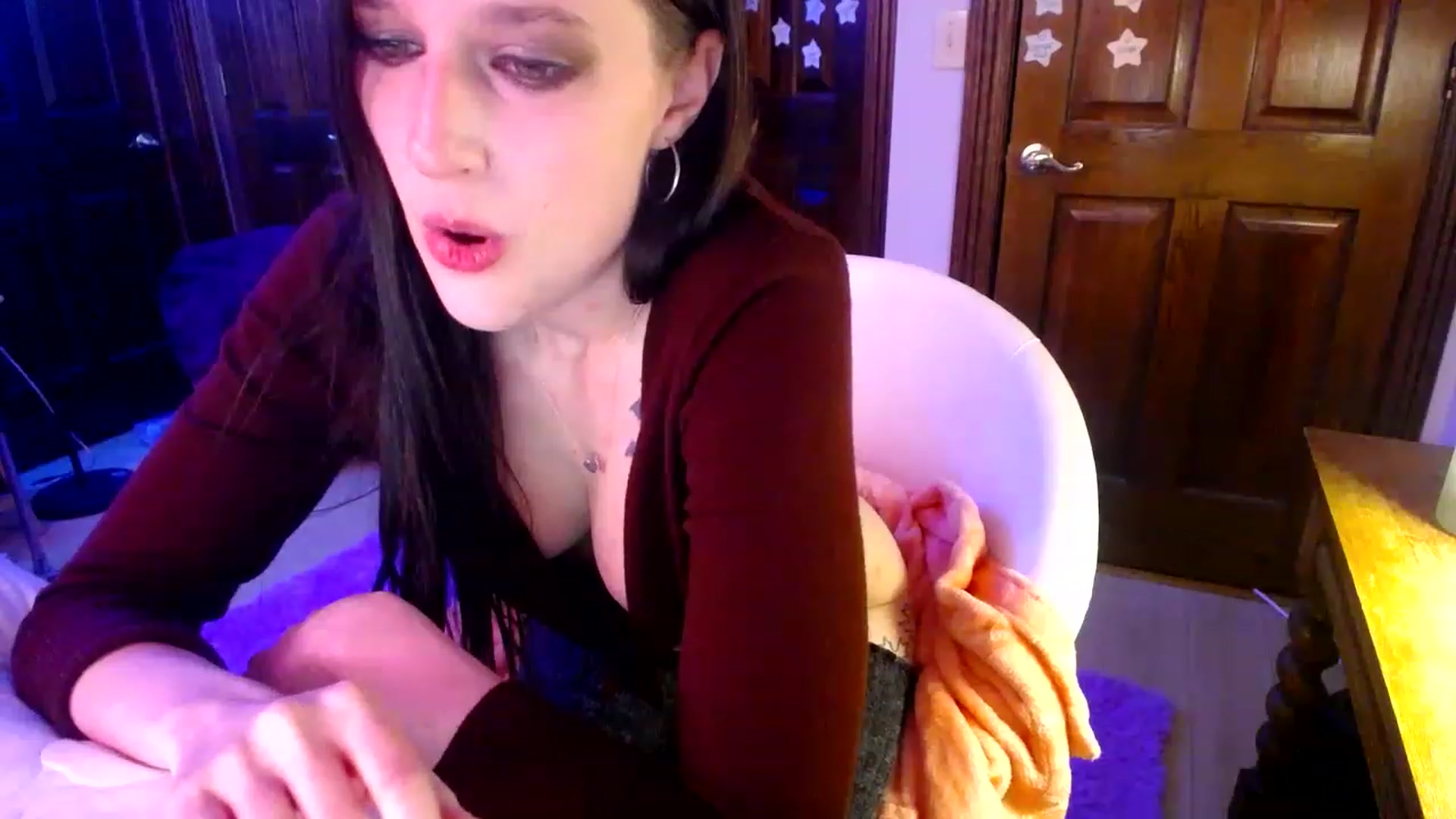 Gallery image thumbnail from Sphenoids's myfreecams stream on, 12/01/2022, 08:10 image 15 of 20
