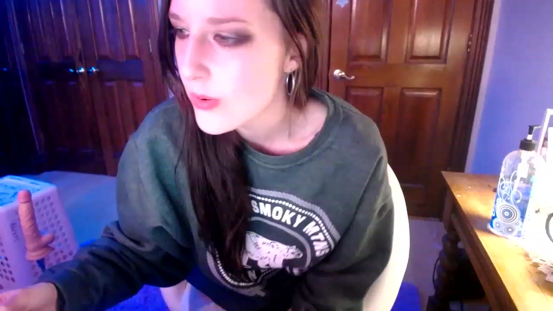 Gallery image thumbnail from Sphenoids's myfreecams stream on, 03/04/2023, 03:19 image 5 of 20