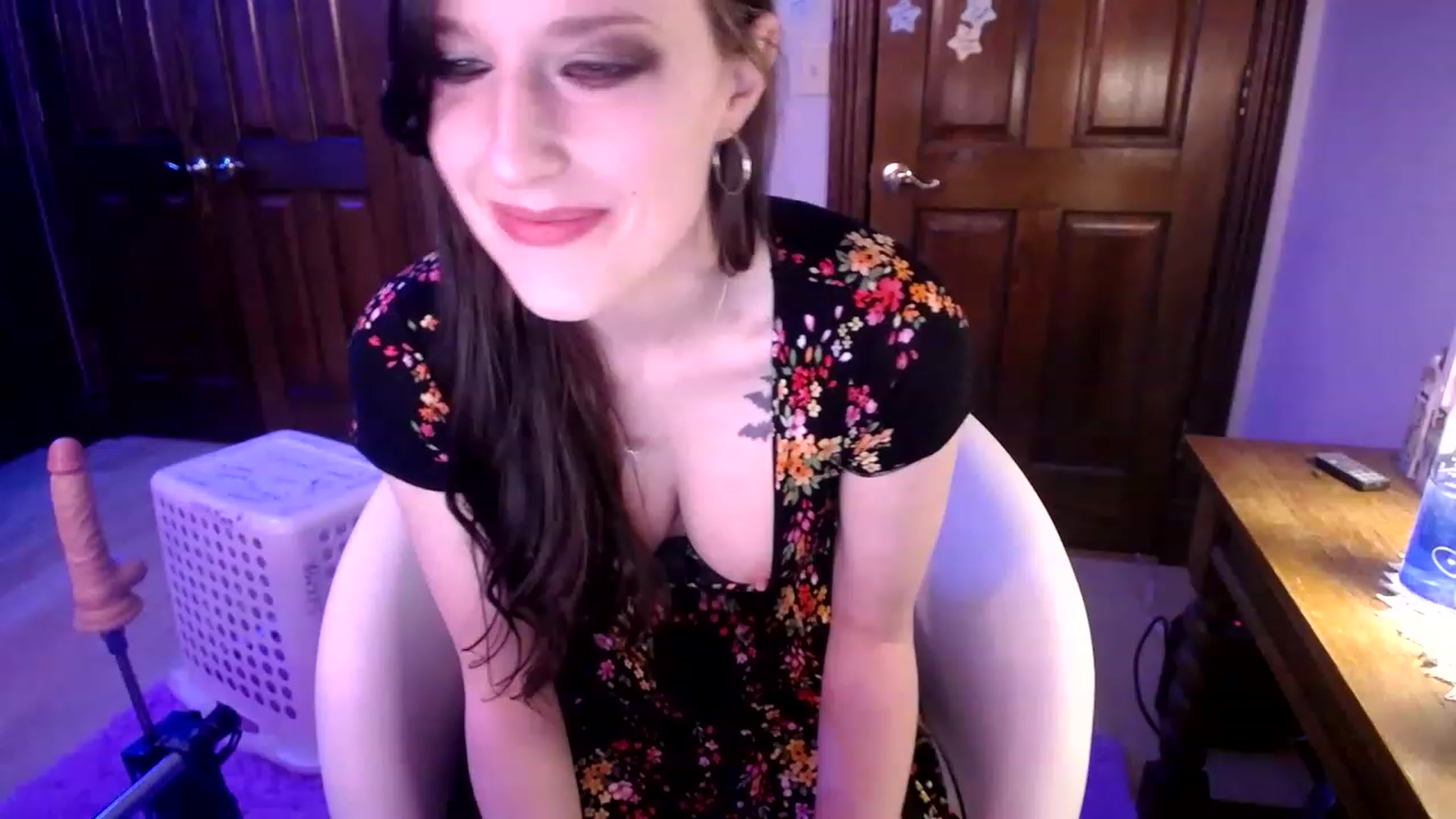 Gallery image thumbnail from Sphenoids's myfreecams stream on, 03/11/2023, 01:42 image 3 of 20