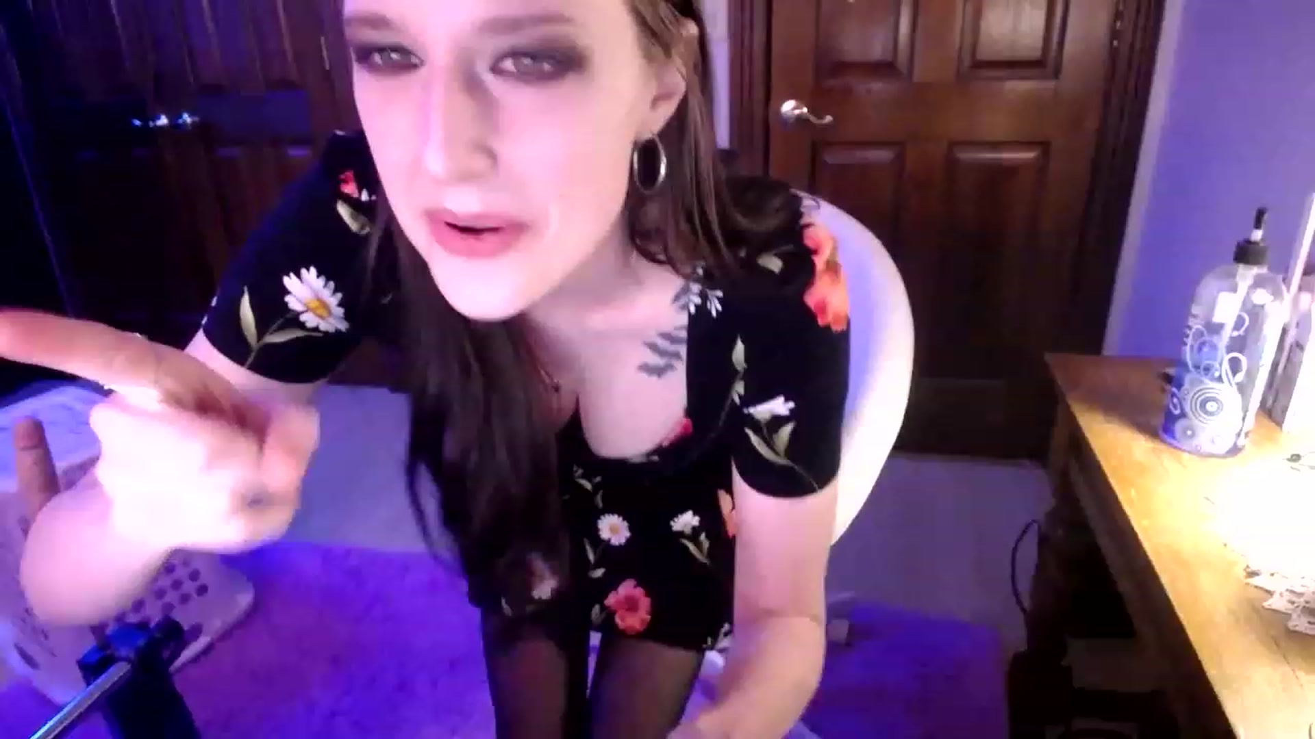 Gallery image thumbnail from Sphenoids's myfreecams stream on, 03/11/2023, 03:23 image 2 of 20