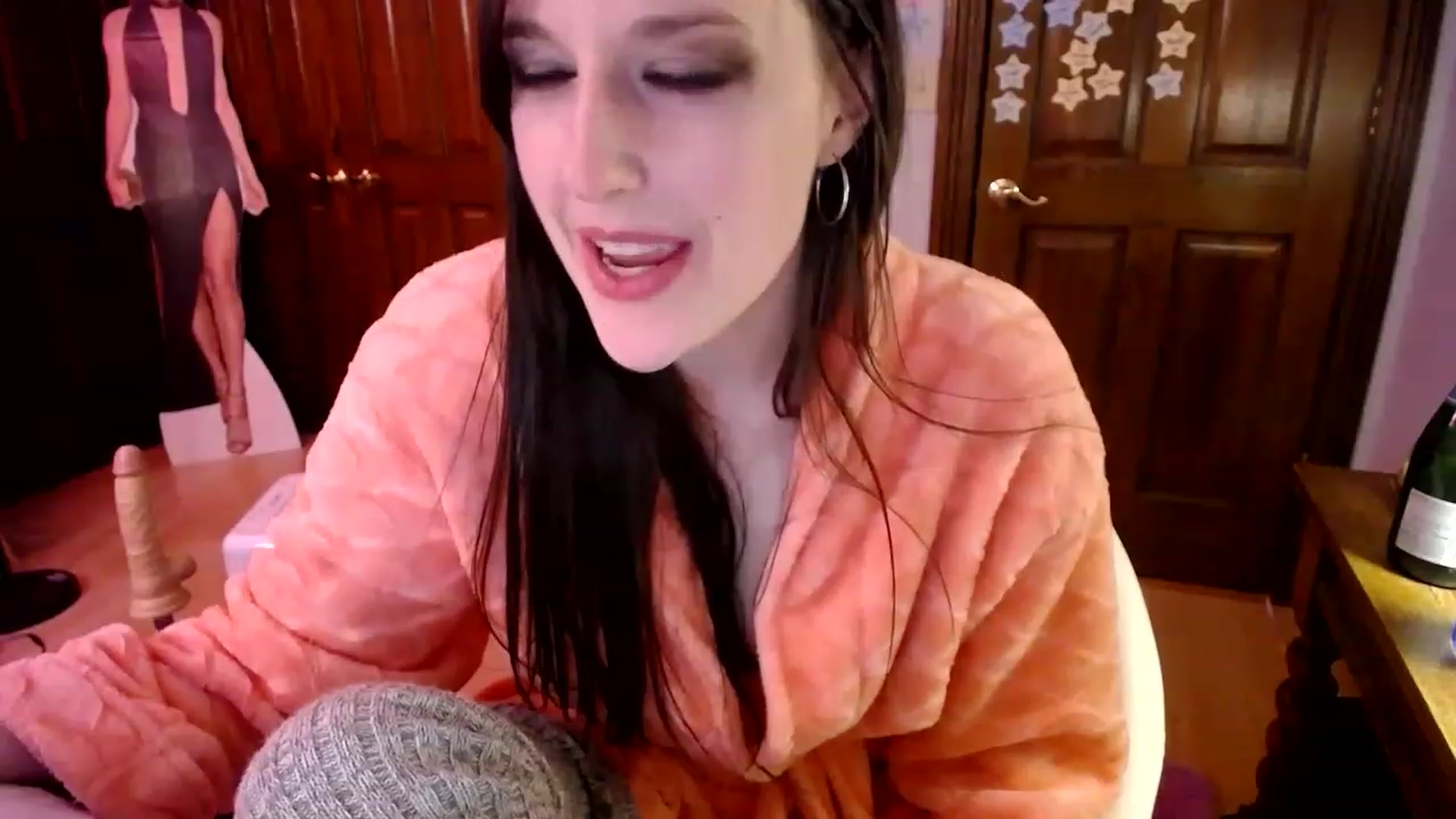 Gallery image thumbnail from Sphenoids's myfreecams stream on, 03/25/2023, 06:30 image 8 of 20