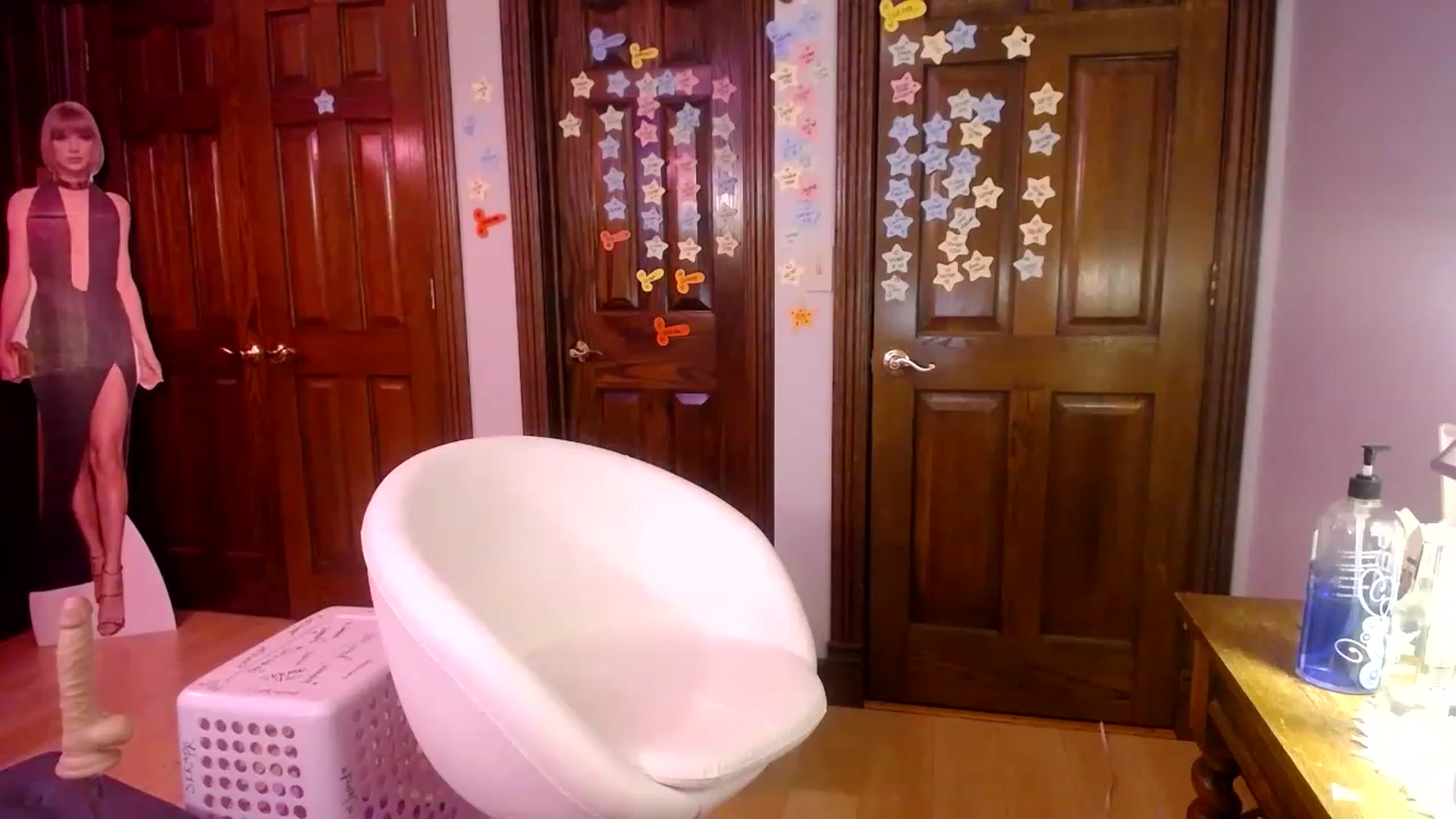 Gallery image thumbnail from Sphenoids's myfreecams stream on, 03/30/2023, 04:14 image 18 of 20