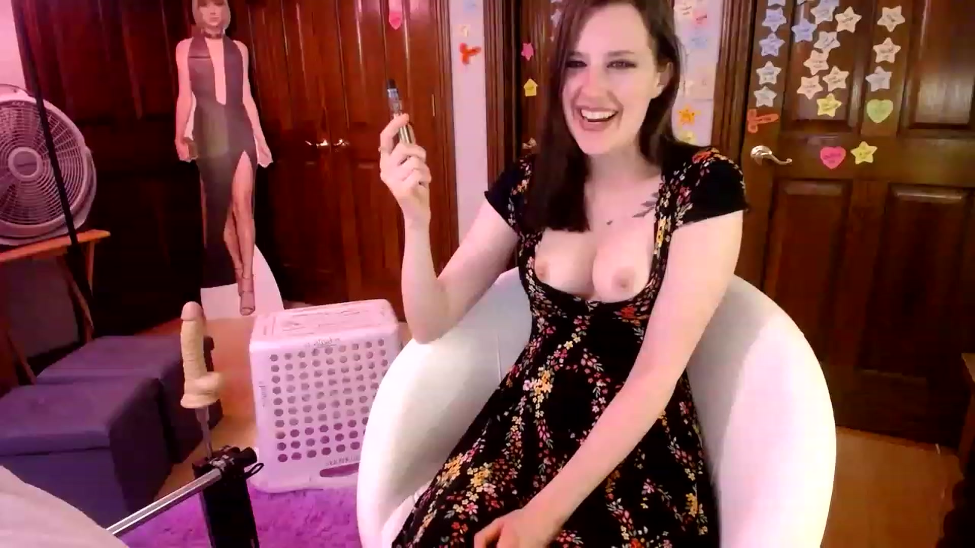 Gallery image thumbnail from Sphenoids's myfreecams stream on, 04/16/2023, 02:37 image 7 of 20