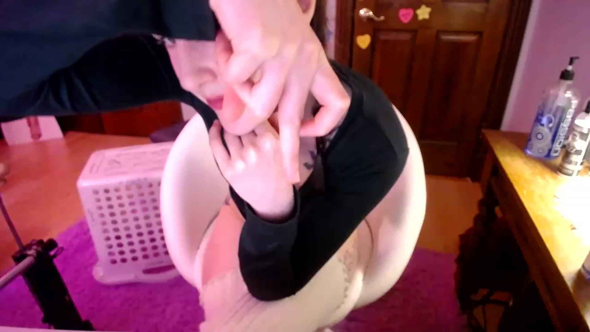 Gallery image thumbnail from Sphenoids's myfreecams stream on, 04/18/2023, 02:47 image 5 of 20