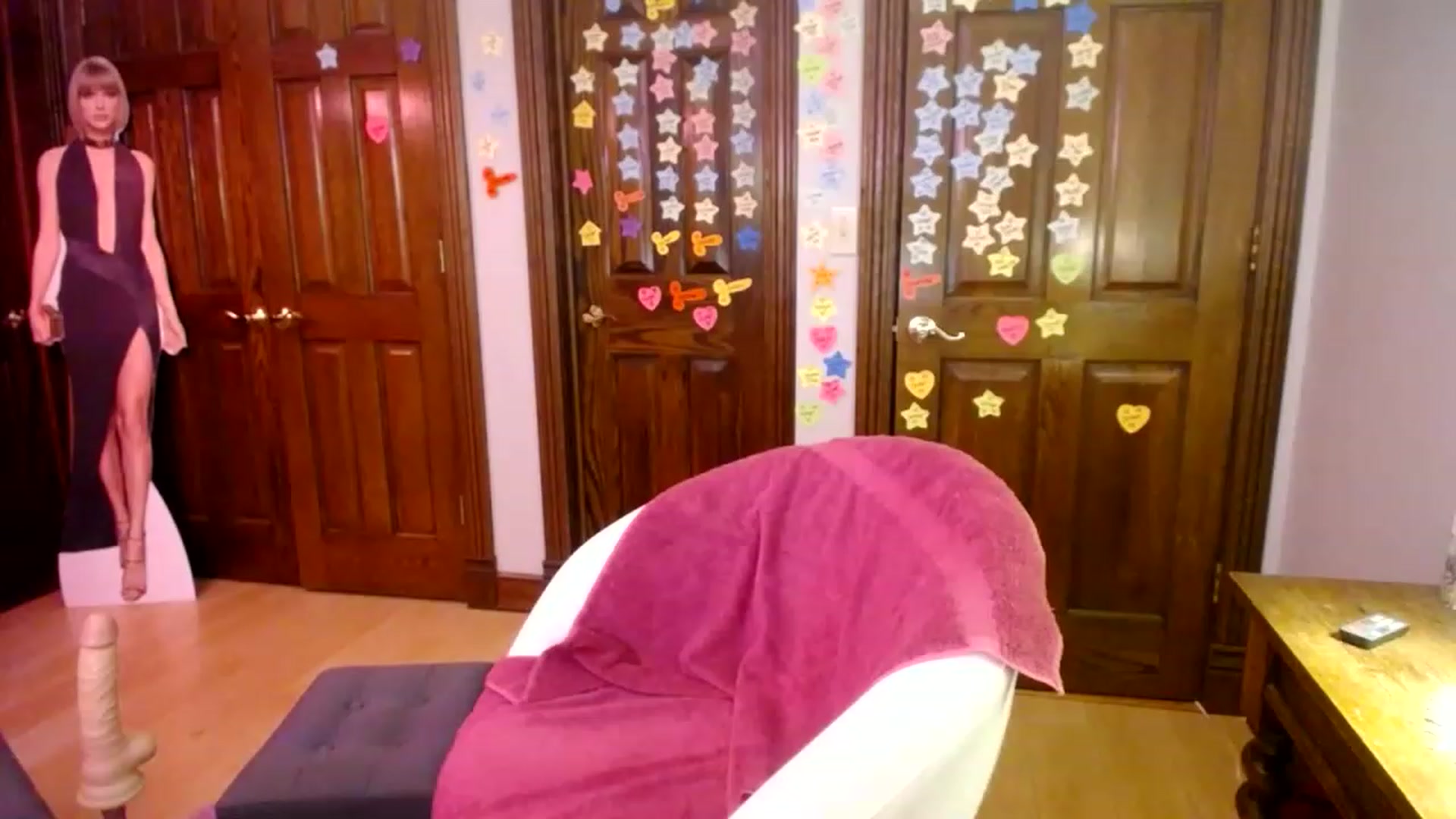 Gallery image thumbnail from Sphenoids's myfreecams stream on, 04/21/2023, 02:03 image 6 of 20