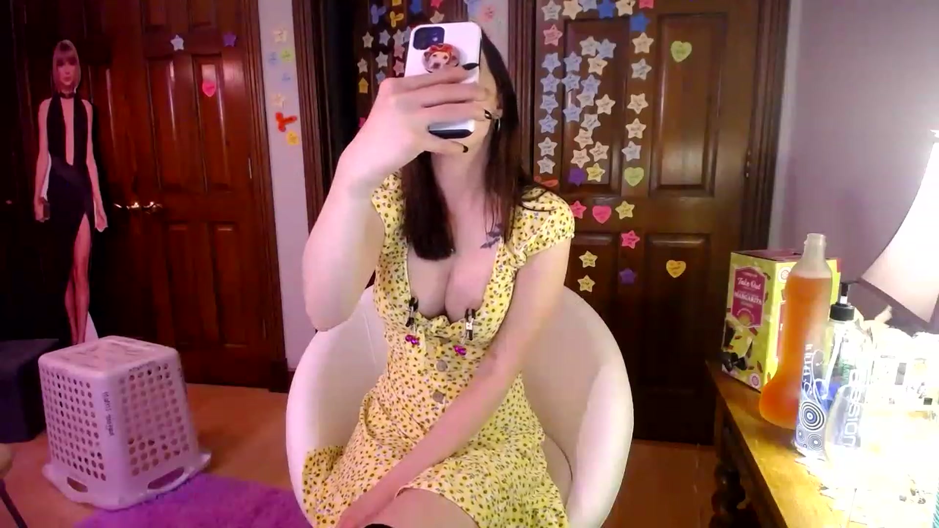Gallery image thumbnail from Sphenoids's myfreecams stream on, 04/26/2023, 05:31 image 19 of 20