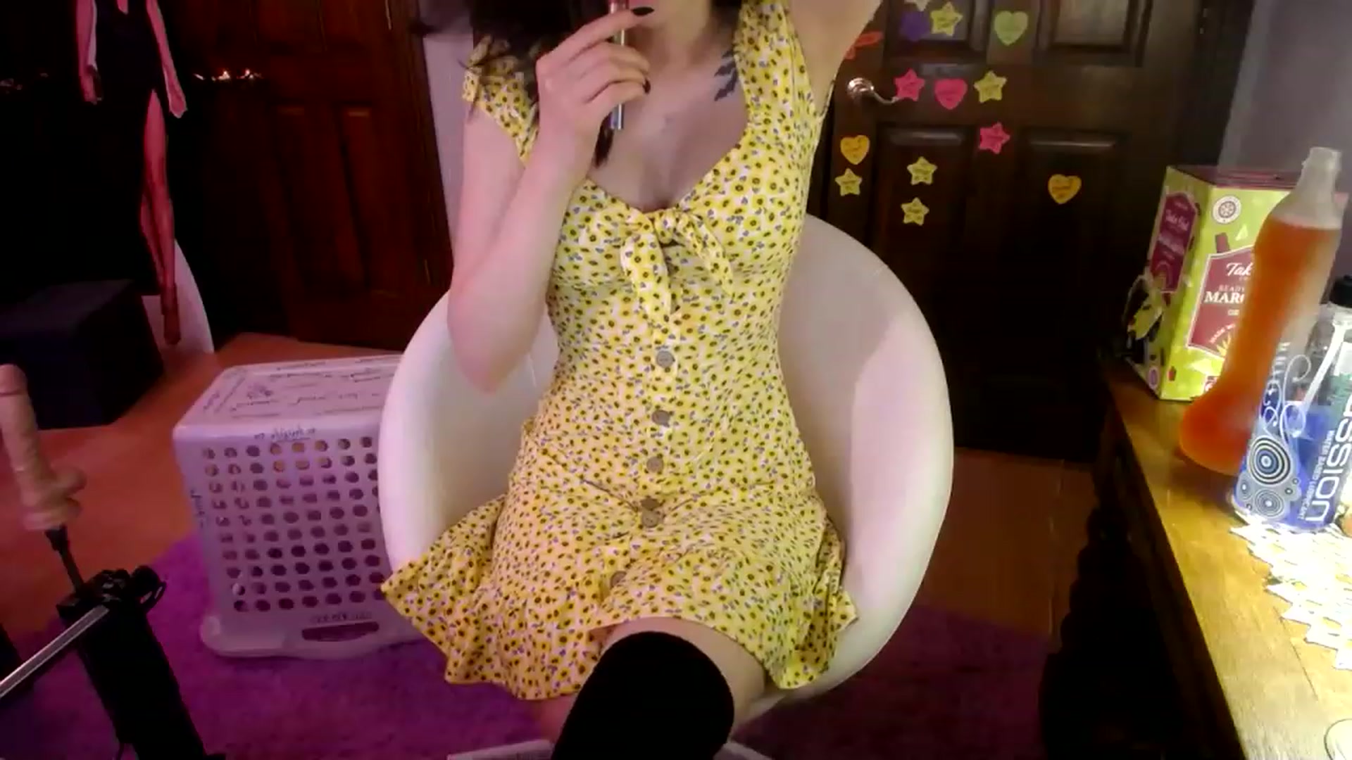 Gallery image thumbnail from Sphenoids's myfreecams stream on, 04/26/2023, 05:31 image 8 of 20