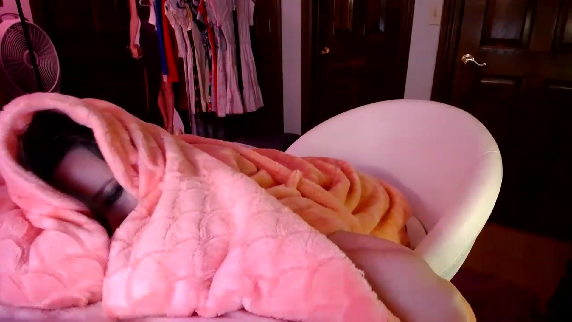 Gallery image thumbnail from Sphenoids's myfreecams stream on, 05/16/2023, 01:59 image 15 of 20
