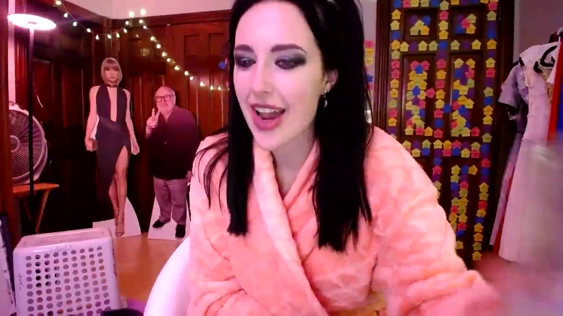 Gallery image thumbnail from Sphenoids's myfreecams stream on, 08/08/2023, 01:51 image 18 of 20