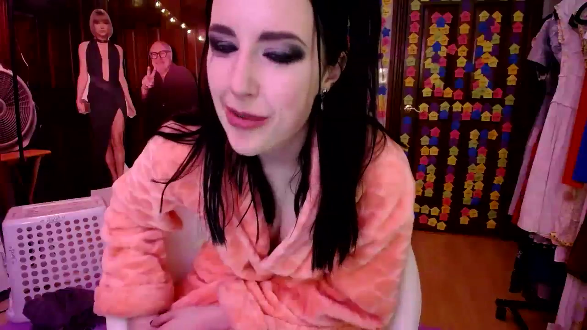 Gallery image thumbnail from Sphenoids's myfreecams stream on, 08/08/2023, 01:51 image 9 of 20