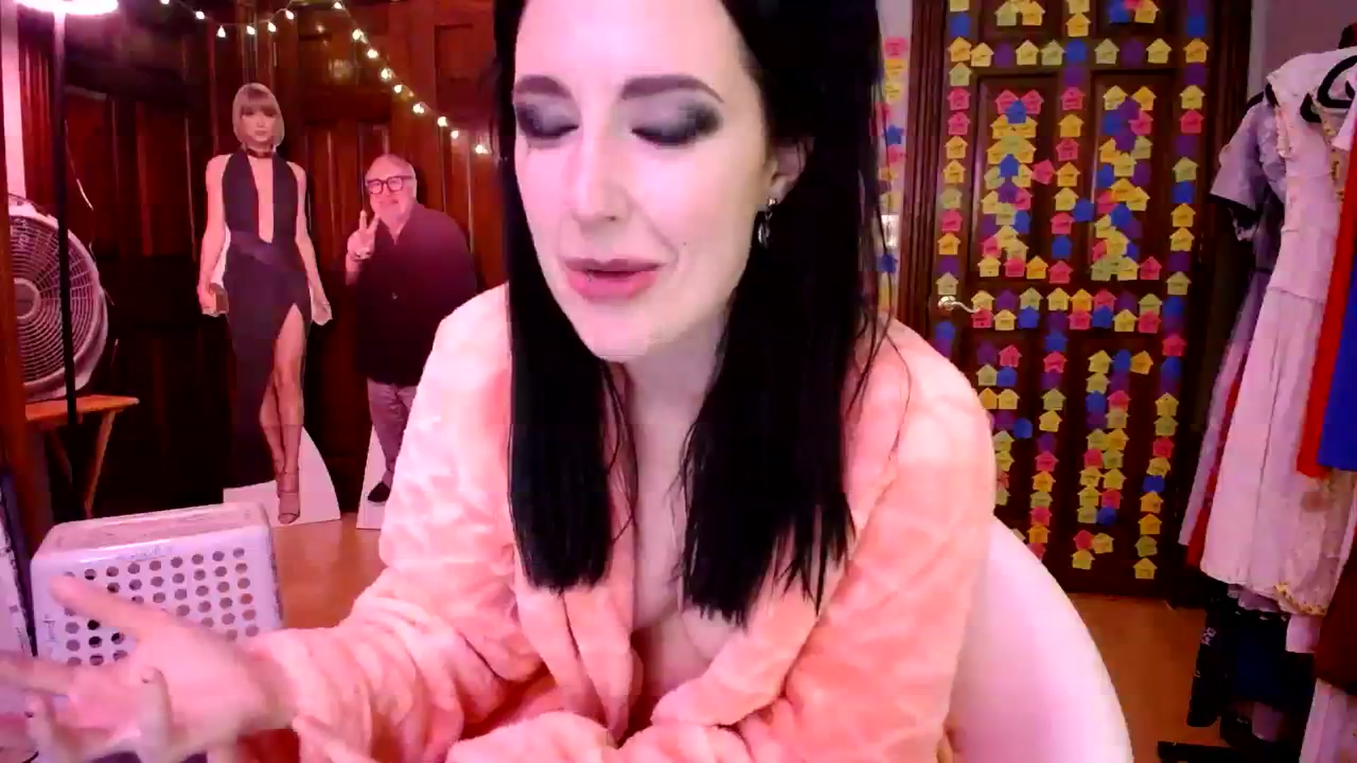 Gallery image thumbnail from Sphenoids's myfreecams stream on, 08/08/2023, 01:51 image 17 of 20