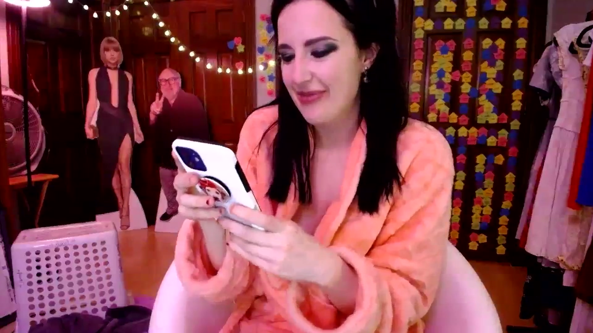 Gallery image thumbnail from Sphenoids's myfreecams stream on, 08/08/2023, 01:51 image 16 of 20