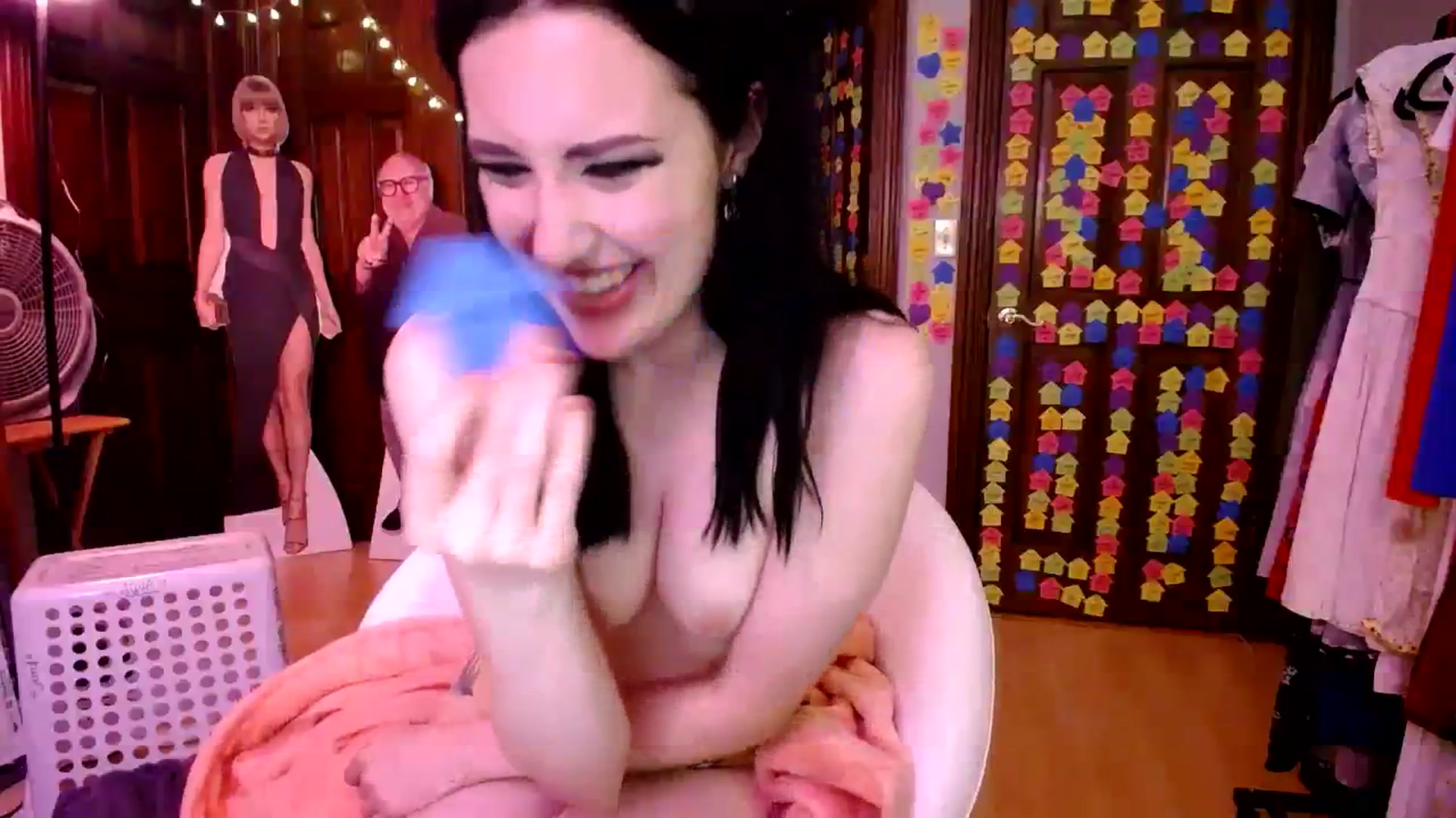 Gallery image thumbnail from Sphenoids's myfreecams stream on, 08/08/2023, 01:51 image 10 of 20