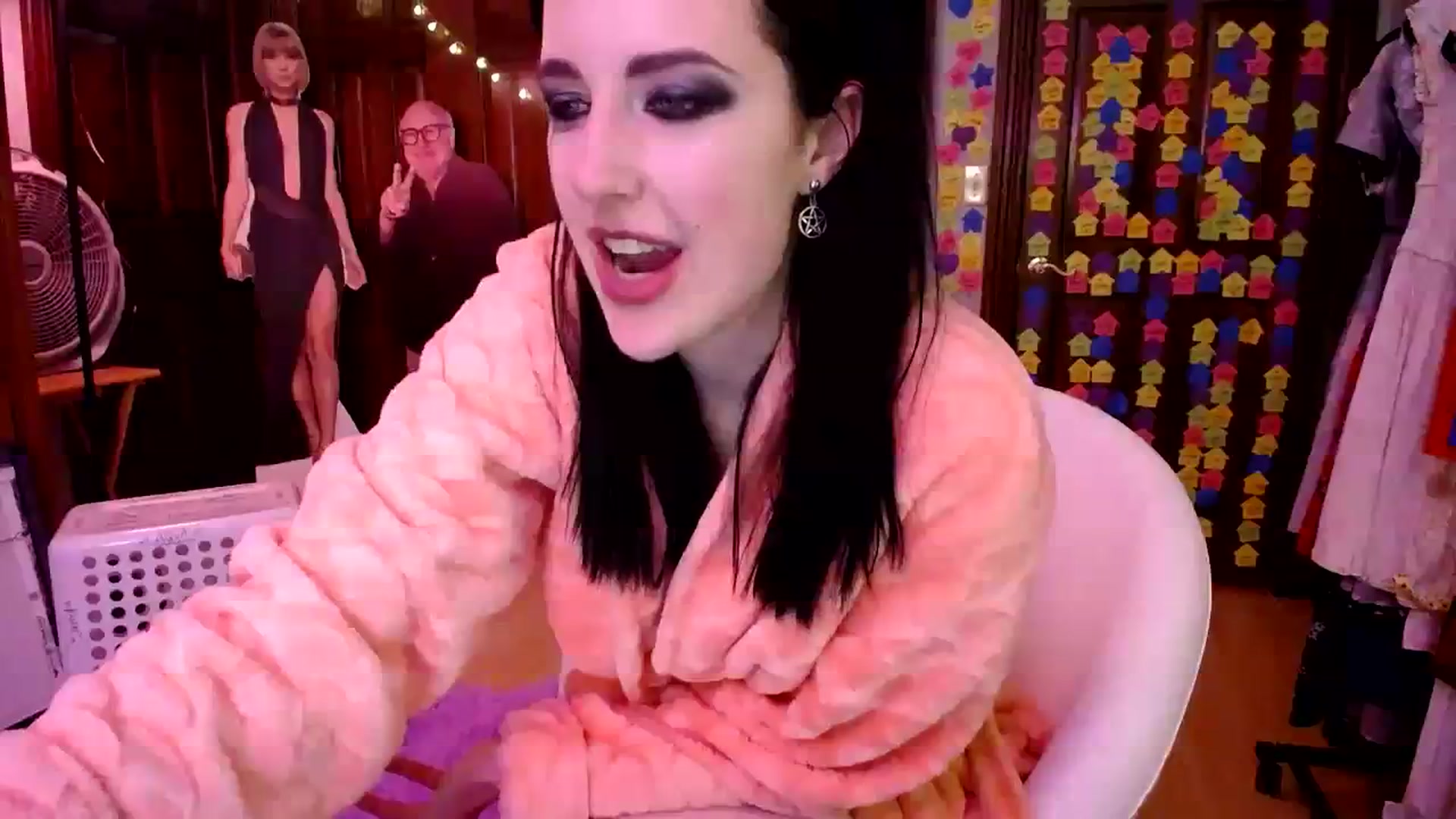 Gallery image thumbnail from Sphenoids's myfreecams stream on, 08/08/2023, 01:51 image 14 of 20