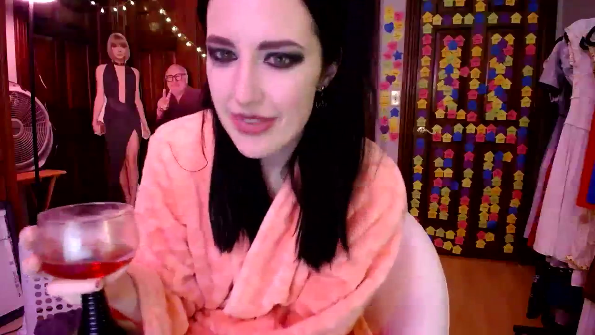 Gallery image thumbnail from Sphenoids's myfreecams stream on, 08/08/2023, 01:51 image 12 of 20