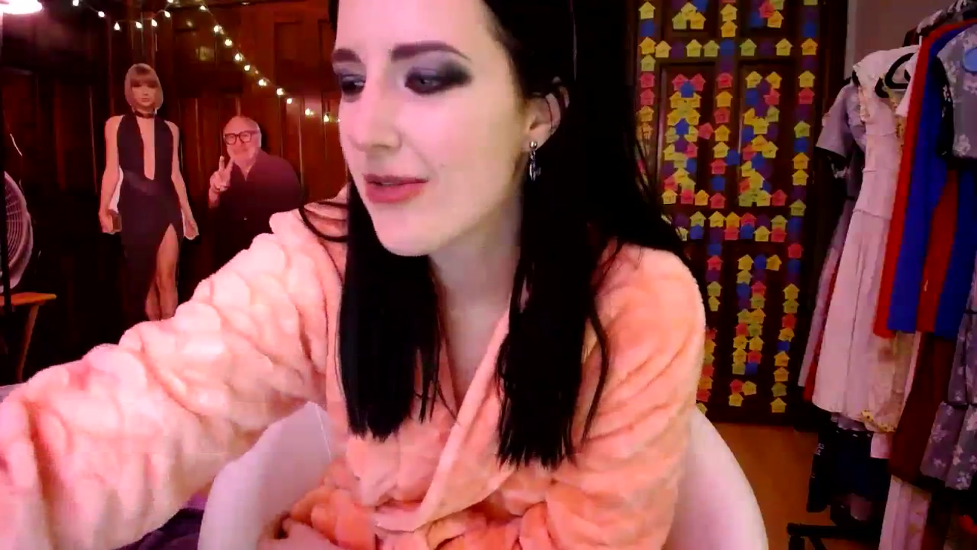 Gallery image thumbnail from Sphenoids's myfreecams stream on, 08/08/2023, 02:54 image 14 of 20