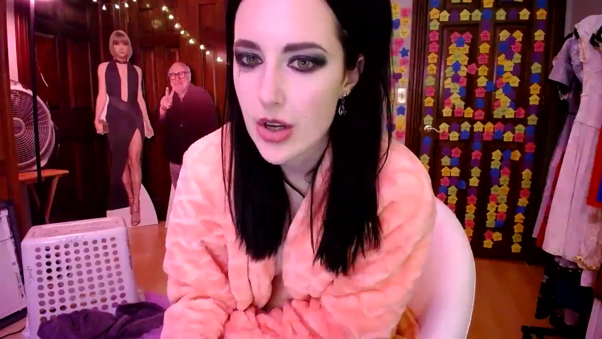 Gallery image thumbnail from Sphenoids's myfreecams stream on, 08/08/2023, 02:54 image 11 of 20