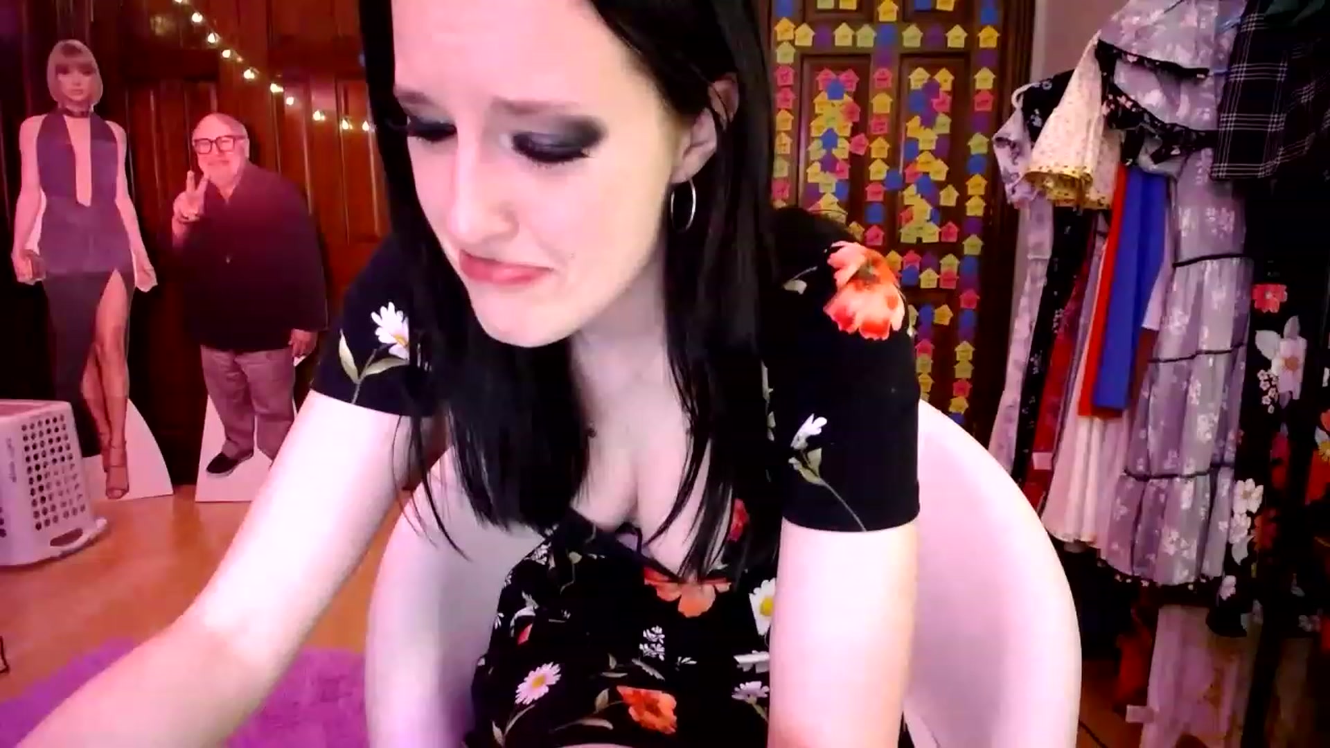 Gallery image thumbnail from Sphenoids's myfreecams stream on, 08/25/2023, 04:08 image 7 of 20
