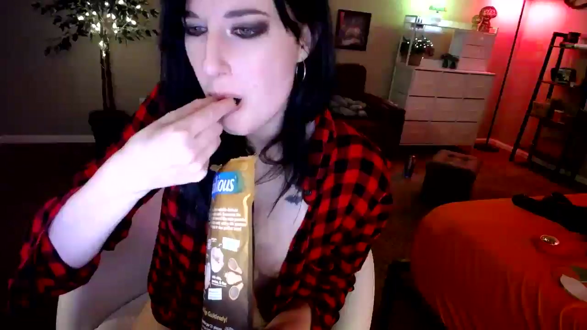 Gallery image thumbnail from Sphenoids's myfreecams stream on, 08/11/2025, 05:07 image 7 of 20