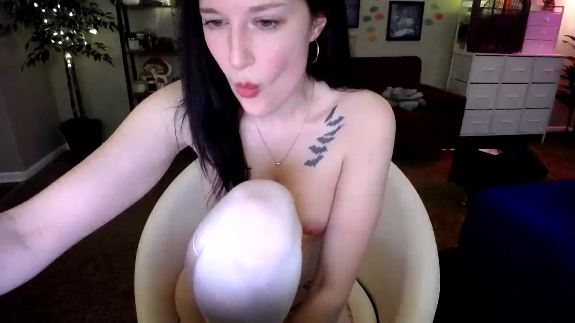 Gallery image thumbnail from Sphenoids's myfreecams stream on, 10/23/2025, 23:17 image 13 of 20