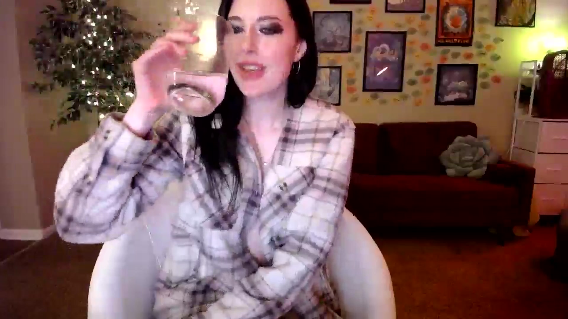 Gallery image thumbnail from Sphenoids's myfreecams stream on, 01/12/2026, 24:45 image 5 of 20