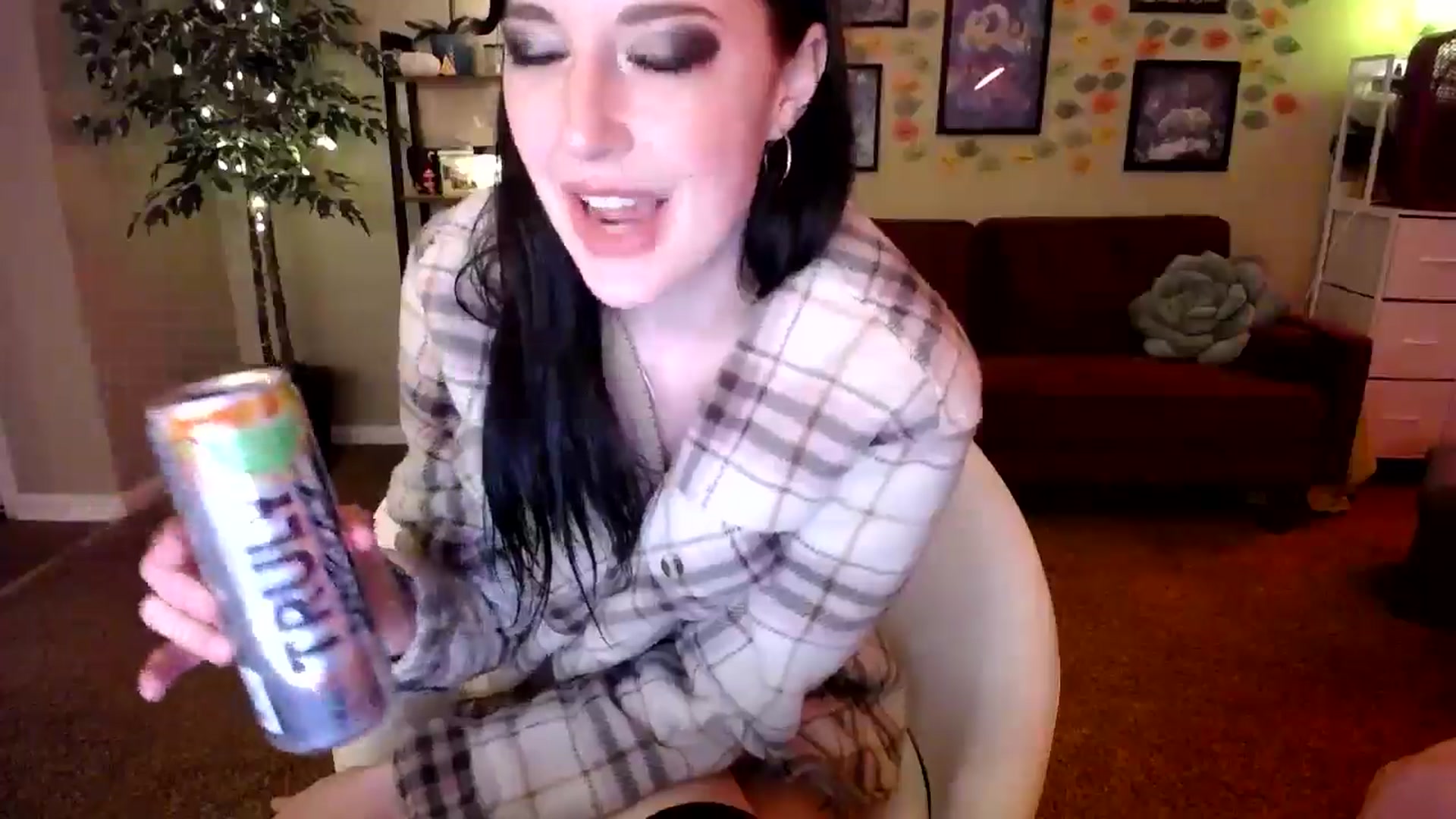 Gallery image thumbnail from Sphenoids's myfreecams stream on, 01/12/2026, 24:45 image 7 of 20