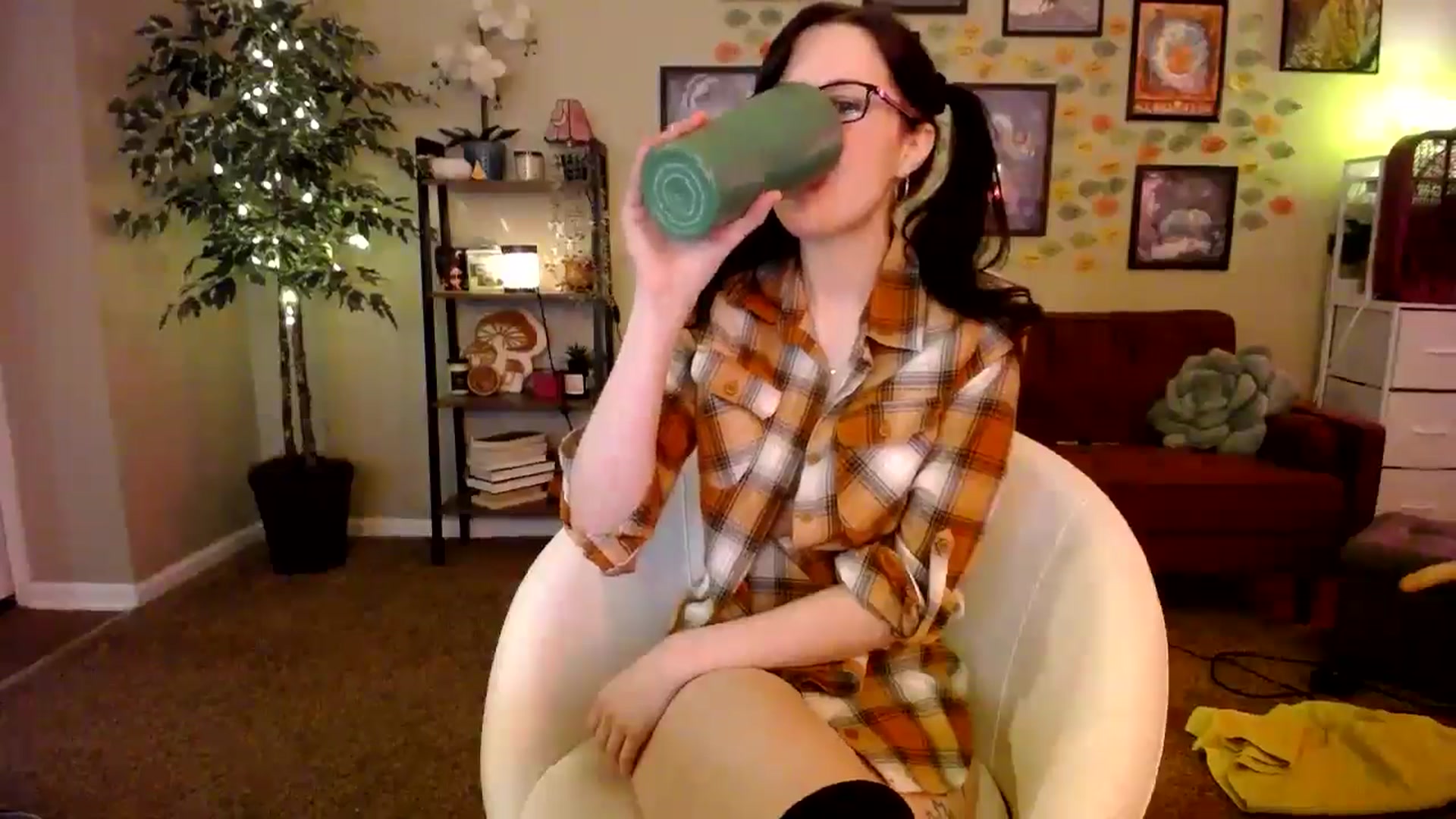 Gallery image thumbnail from Sphenoids's myfreecams stream on, 01/19/2026, 02:55 image 8 of 20