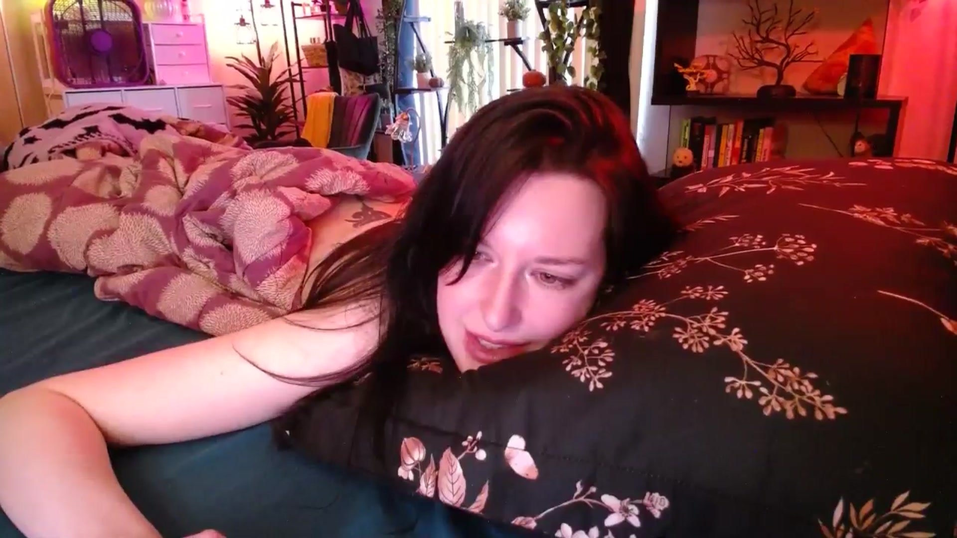 Gallery image thumbnail from Sphenoids's myfreecams stream on, 03/20/2026, 23:11 image 19 of 20