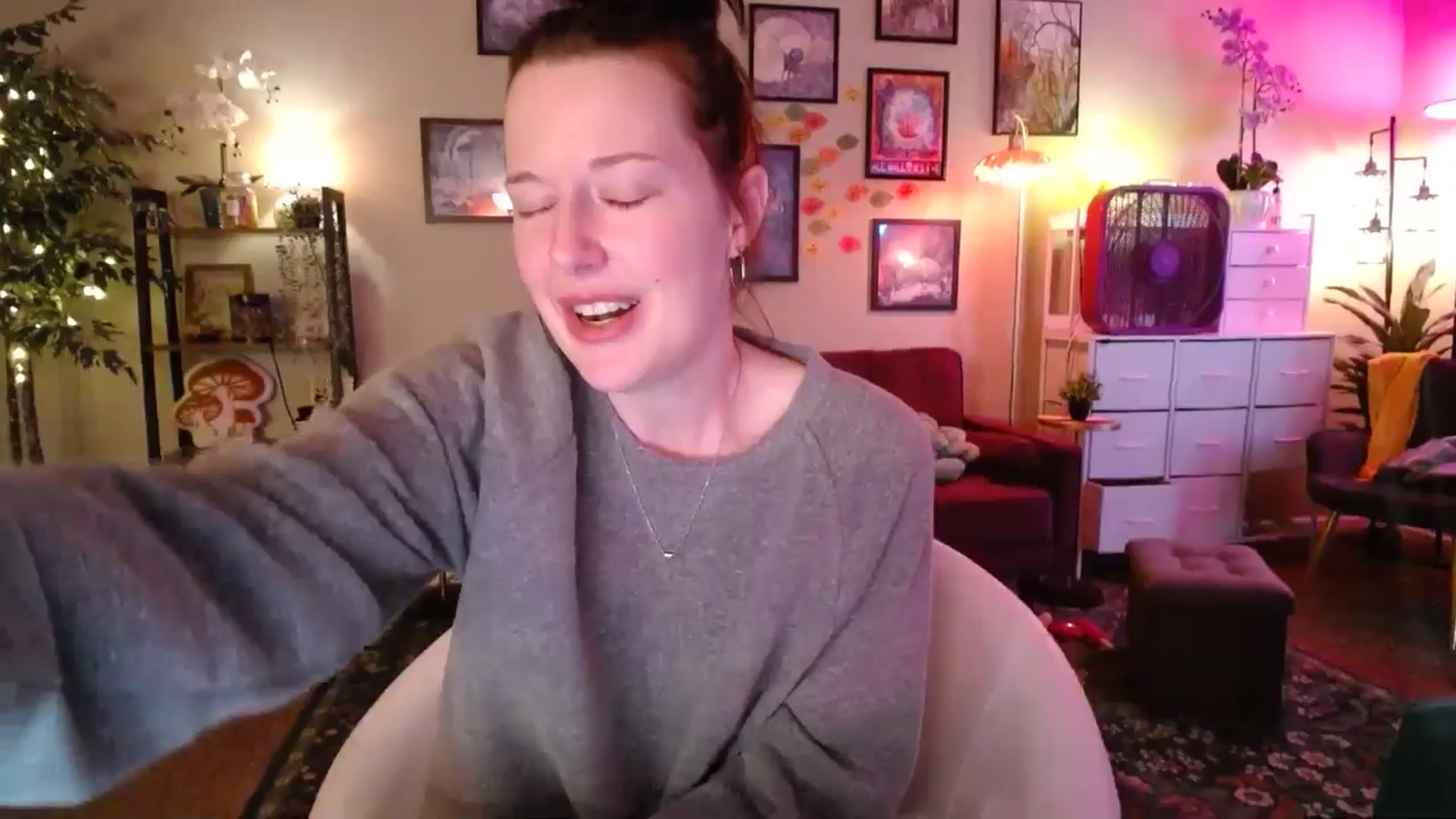 Gallery image thumbnail from Sphenoids's myfreecams stream on, 05/09/2026, 01:16 image 16 of 20