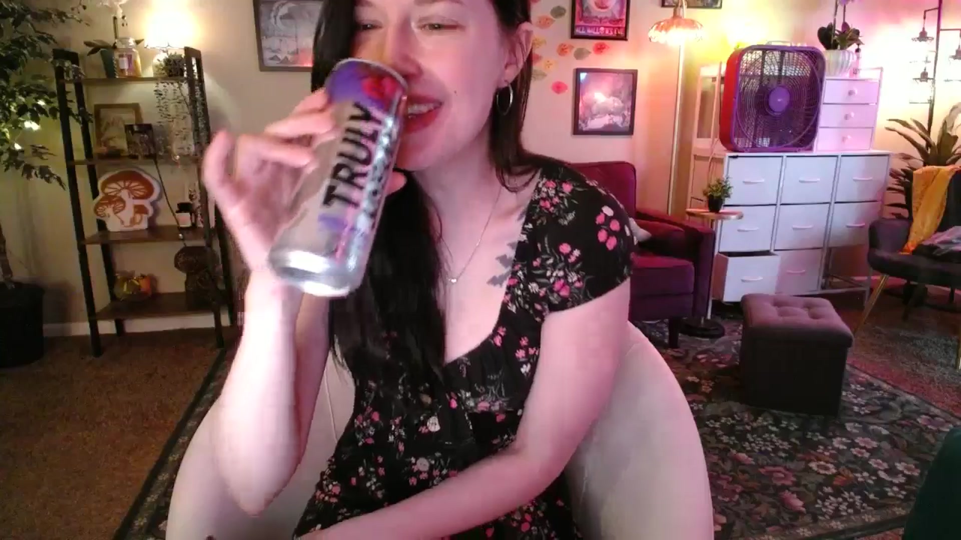 Gallery image thumbnail from Sphenoids's myfreecams stream on, 05/09/2026, 01:16 image 6 of 20