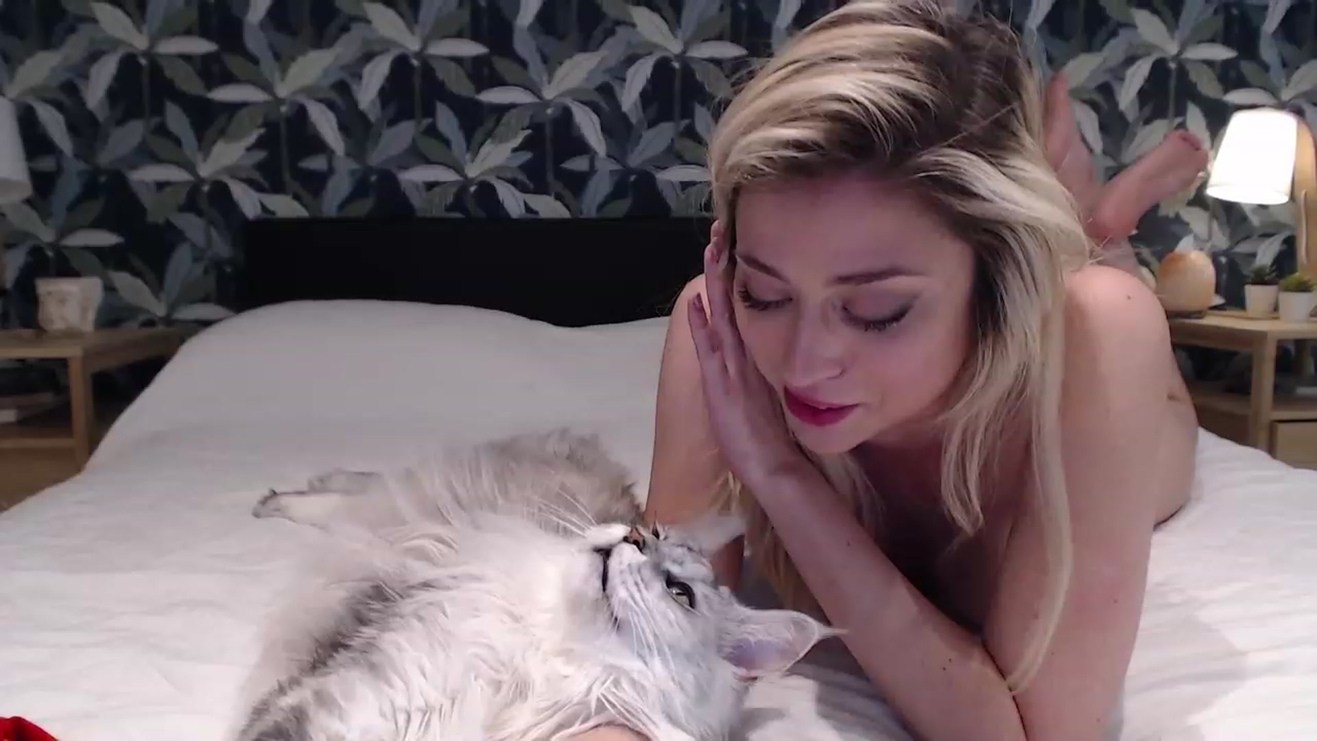 Gallery image thumbnail from Sphynx_Lions's myfreecams stream on, 11/23/2022, 01:54 image 18 of 20