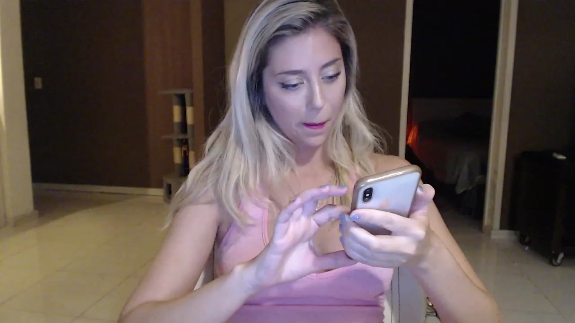 Gallery image thumbnail from Sphynx_Lions's myfreecams stream on, 02/02/2023, 05:19 image 11 of 20
