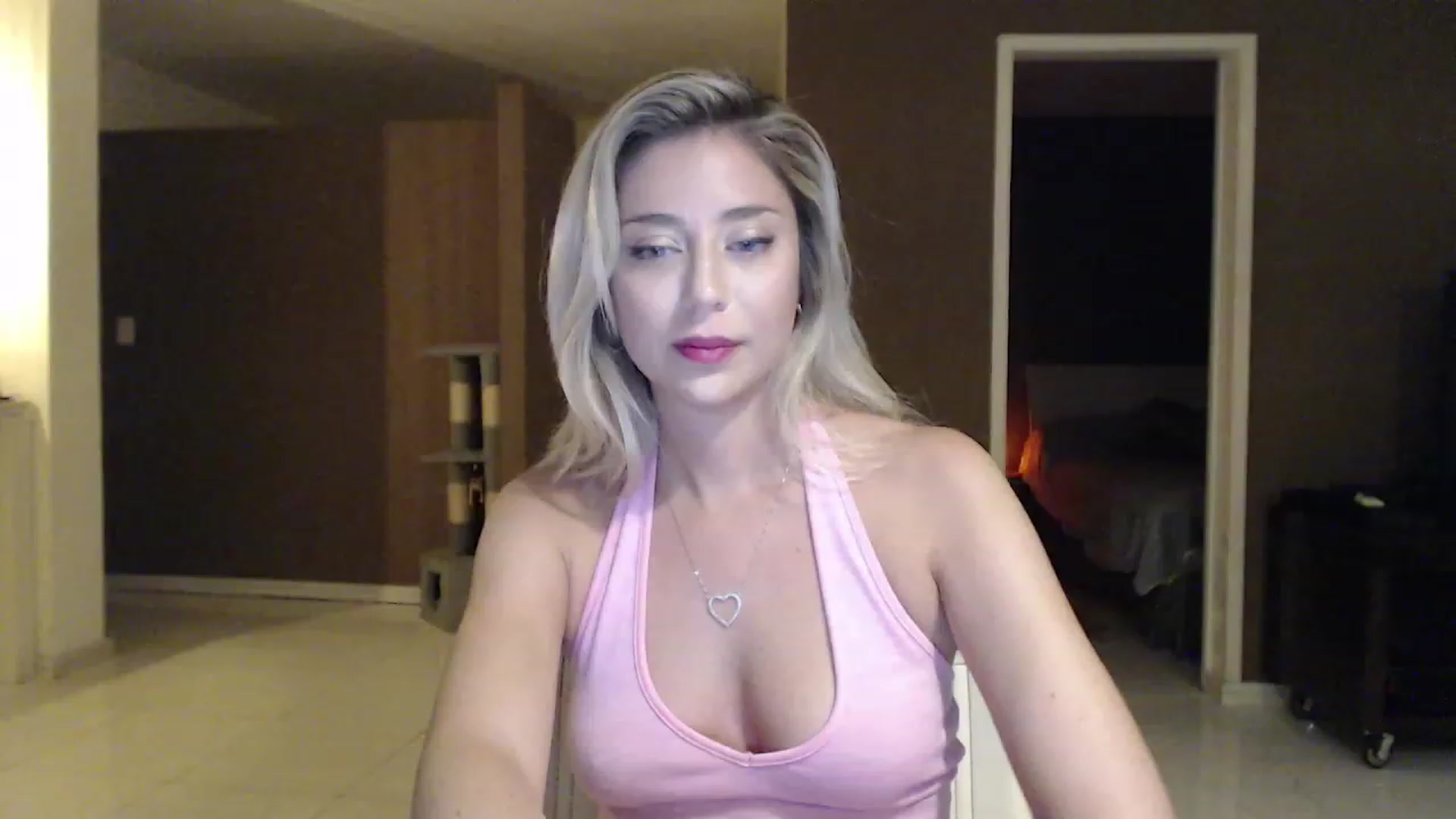 Gallery image thumbnail from Sphynx_Lions's myfreecams stream on, 02/02/2023, 05:19 image 8 of 20