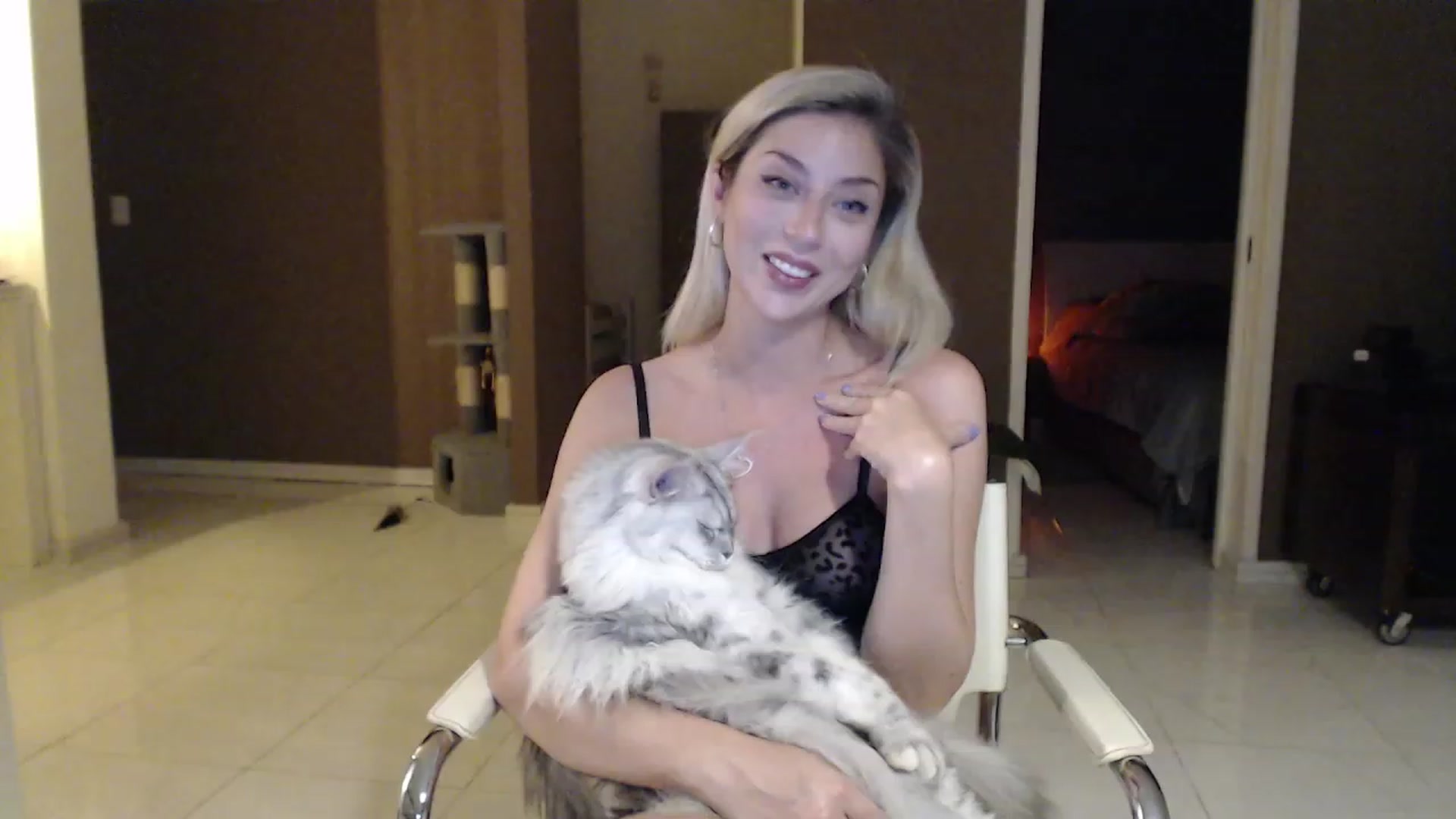 Gallery image thumbnail from Sphynx_Lions's myfreecams stream on, 02/04/2023, 03:29 image 8 of 20