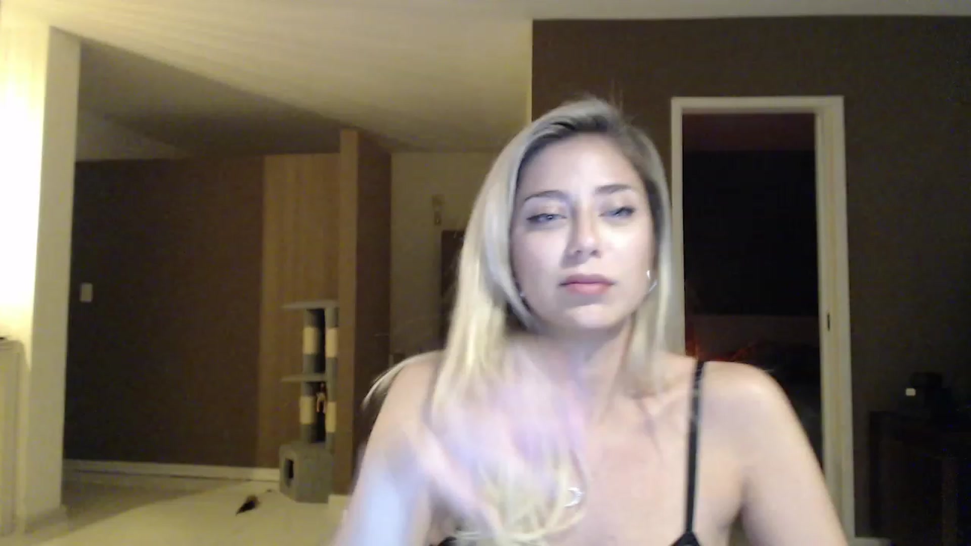 Gallery image thumbnail from Sphynx_Lions's myfreecams stream on, 02/04/2023, 03:29 image 19 of 20