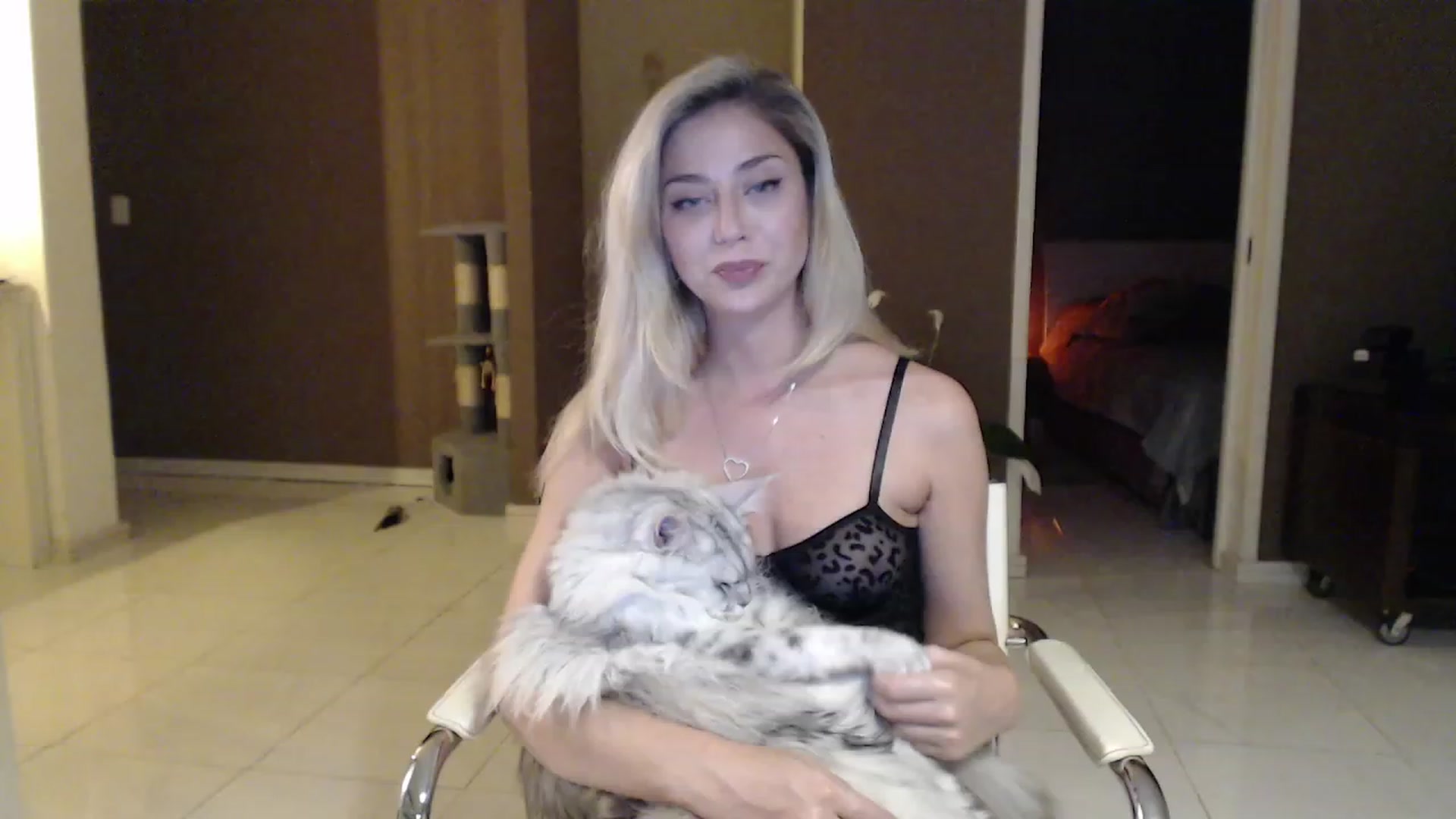 Gallery image thumbnail from Sphynx_Lions's myfreecams stream on, 02/04/2023, 03:29 image 9 of 20