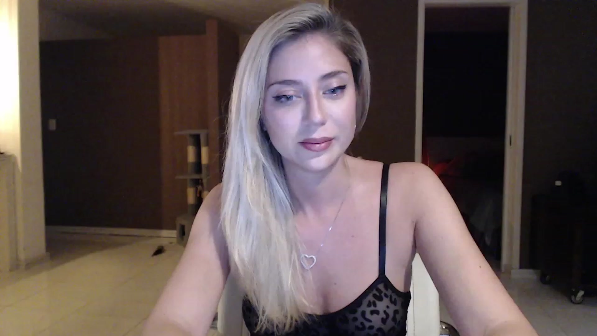 Gallery image thumbnail from Sphynx_Lions's myfreecams stream on, 02/04/2023, 03:29 image 4 of 20