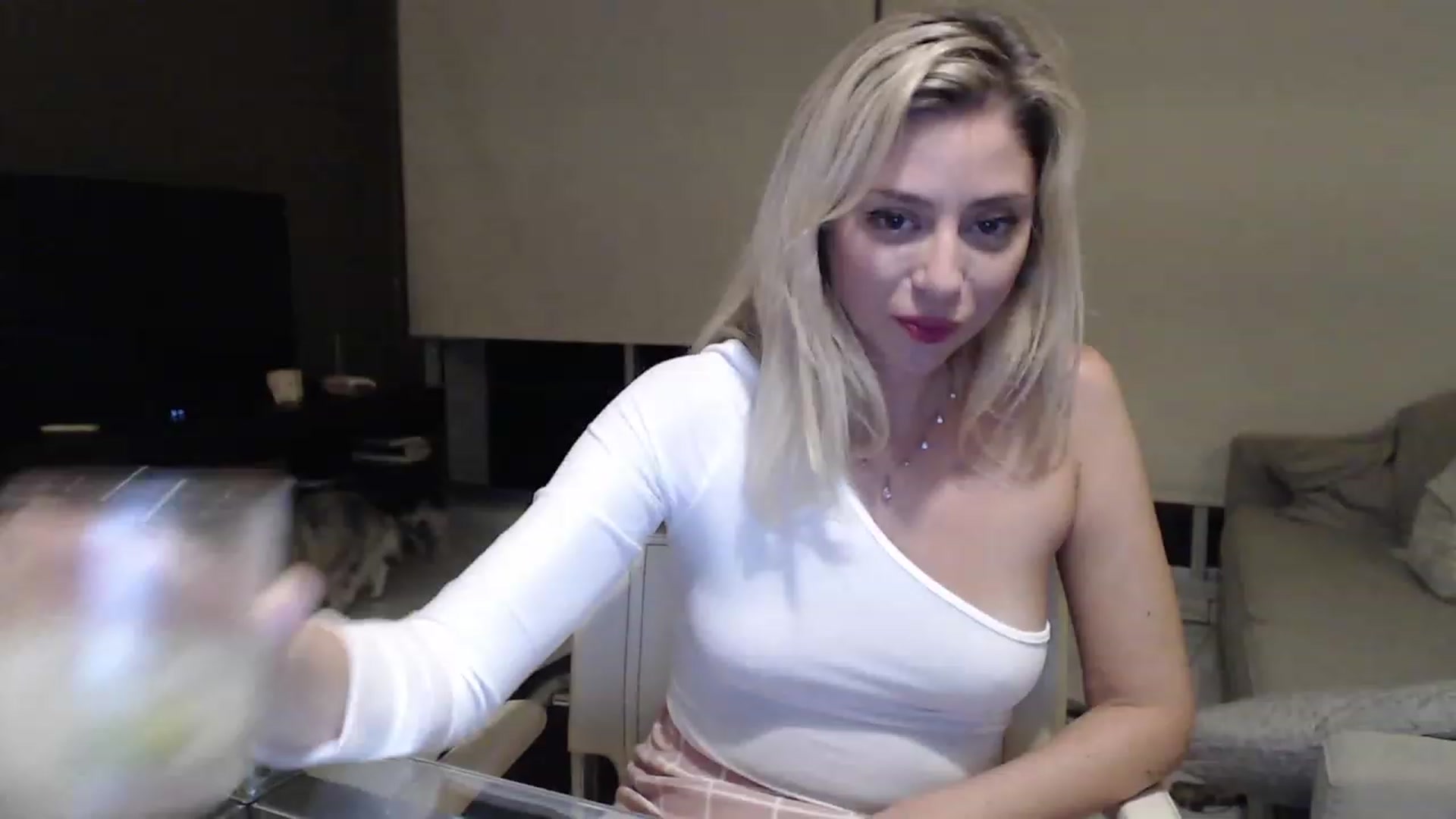 Gallery image thumbnail from Sphynx_Lions's myfreecams stream on, 02/05/2023, 02:08 image 18 of 20