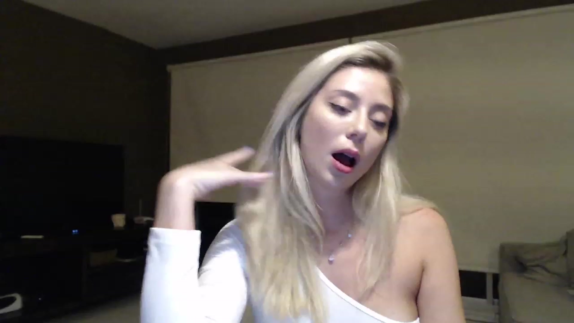 Gallery image thumbnail from Sphynx_Lions's myfreecams stream on, 02/05/2023, 02:08 image 11 of 20