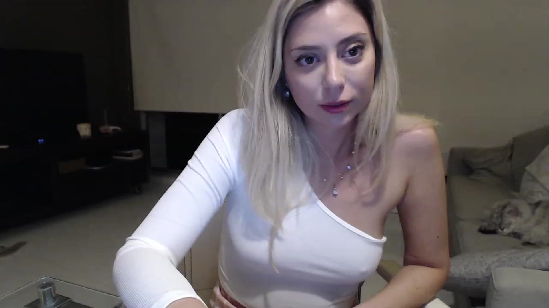 Gallery image thumbnail from Sphynx_Lions's myfreecams stream on, 02/05/2023, 02:35 image 17 of 20