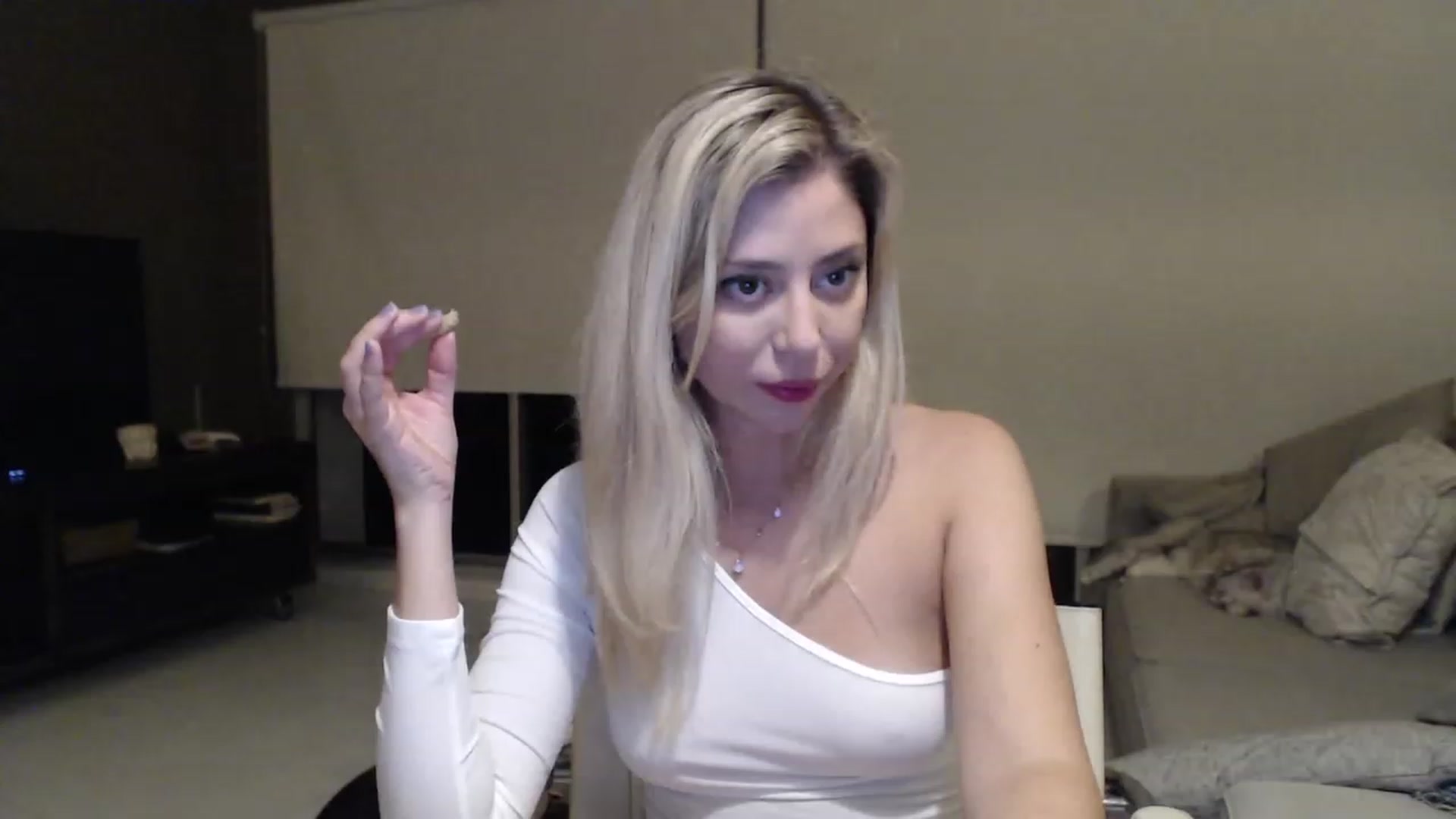 Gallery image thumbnail from Sphynx_Lions's myfreecams stream on, 02/05/2023, 02:35 image 7 of 20